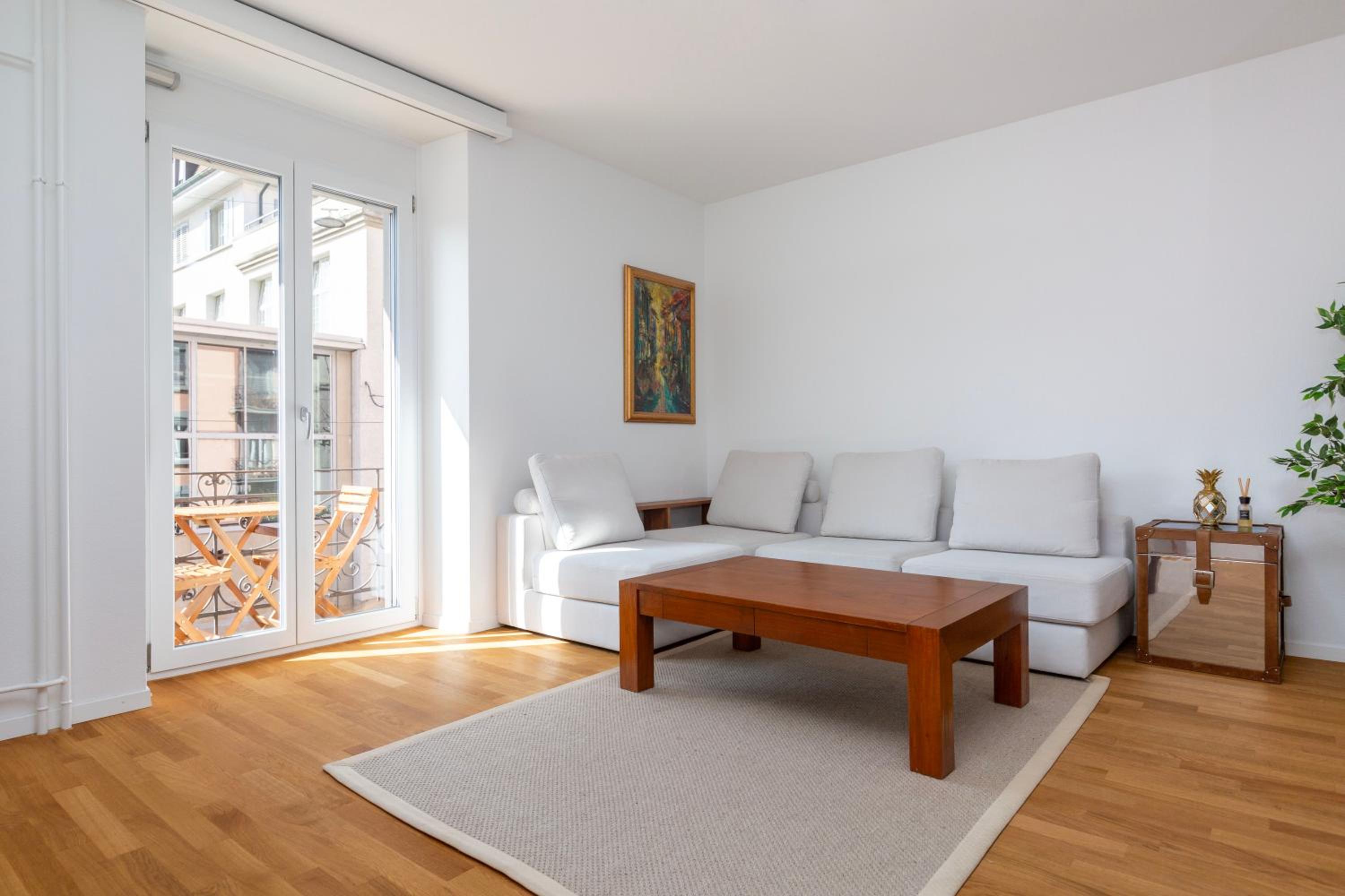 KAYA Zurich Apartment 2B - Downtown 2BR Deluxe Apt