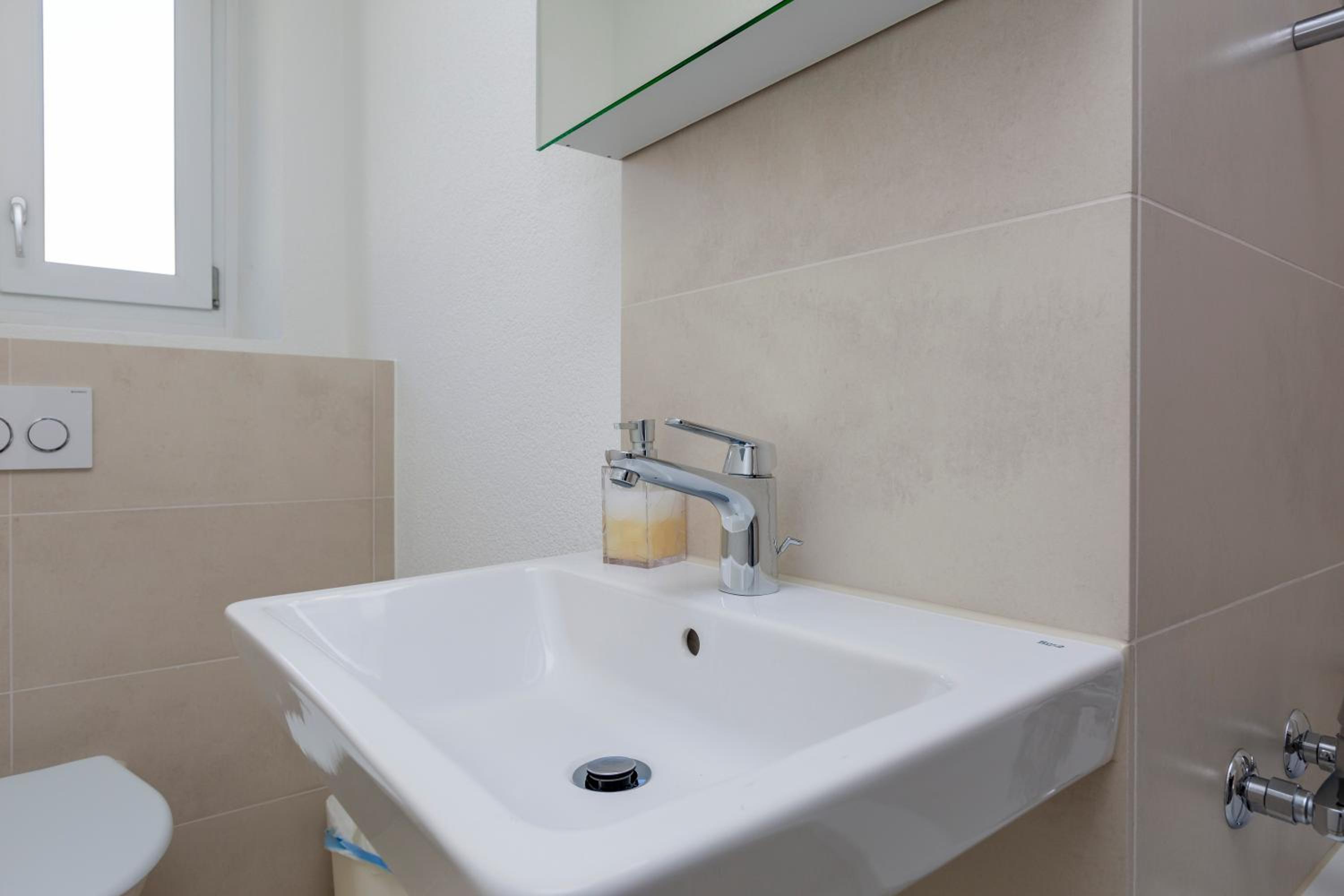 KAYA Zurich Apartment 2B - Downtown 2BR Deluxe Apt