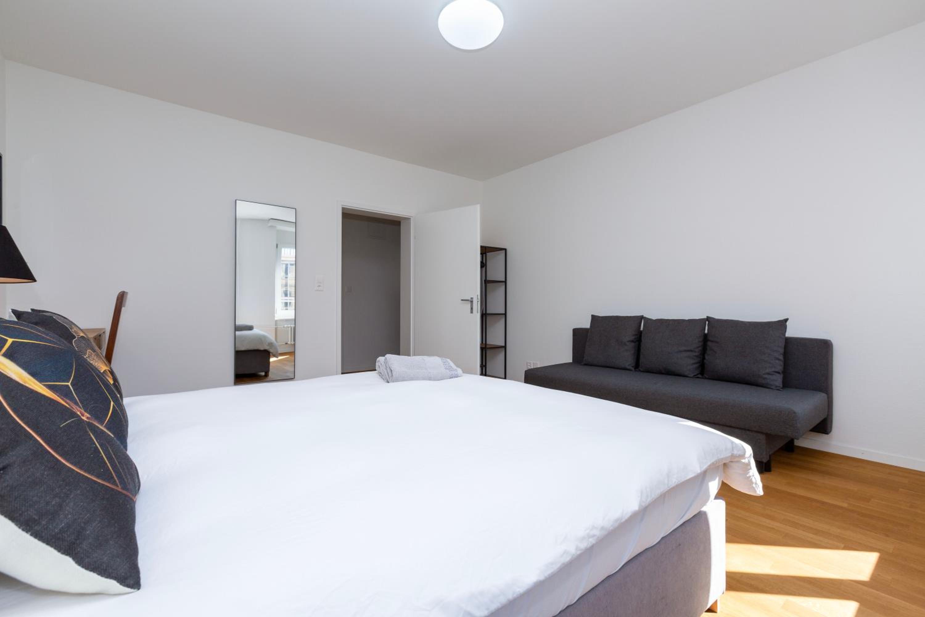 KAYA Zurich Apartment 2B - Downtown 2BR Deluxe Apt