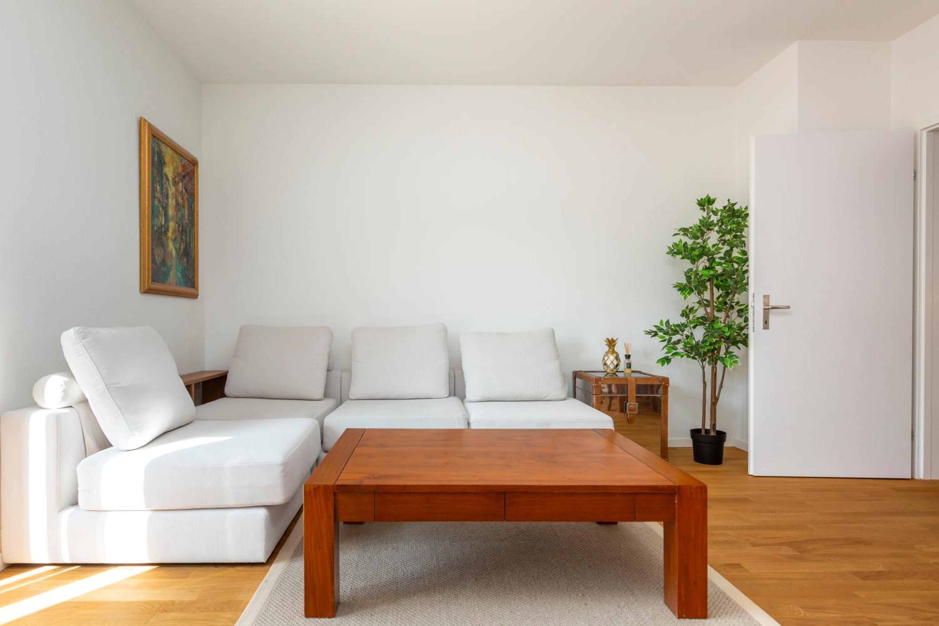 KAYA Zurich Apartment 2B - Downtown 2BR Deluxe Apt