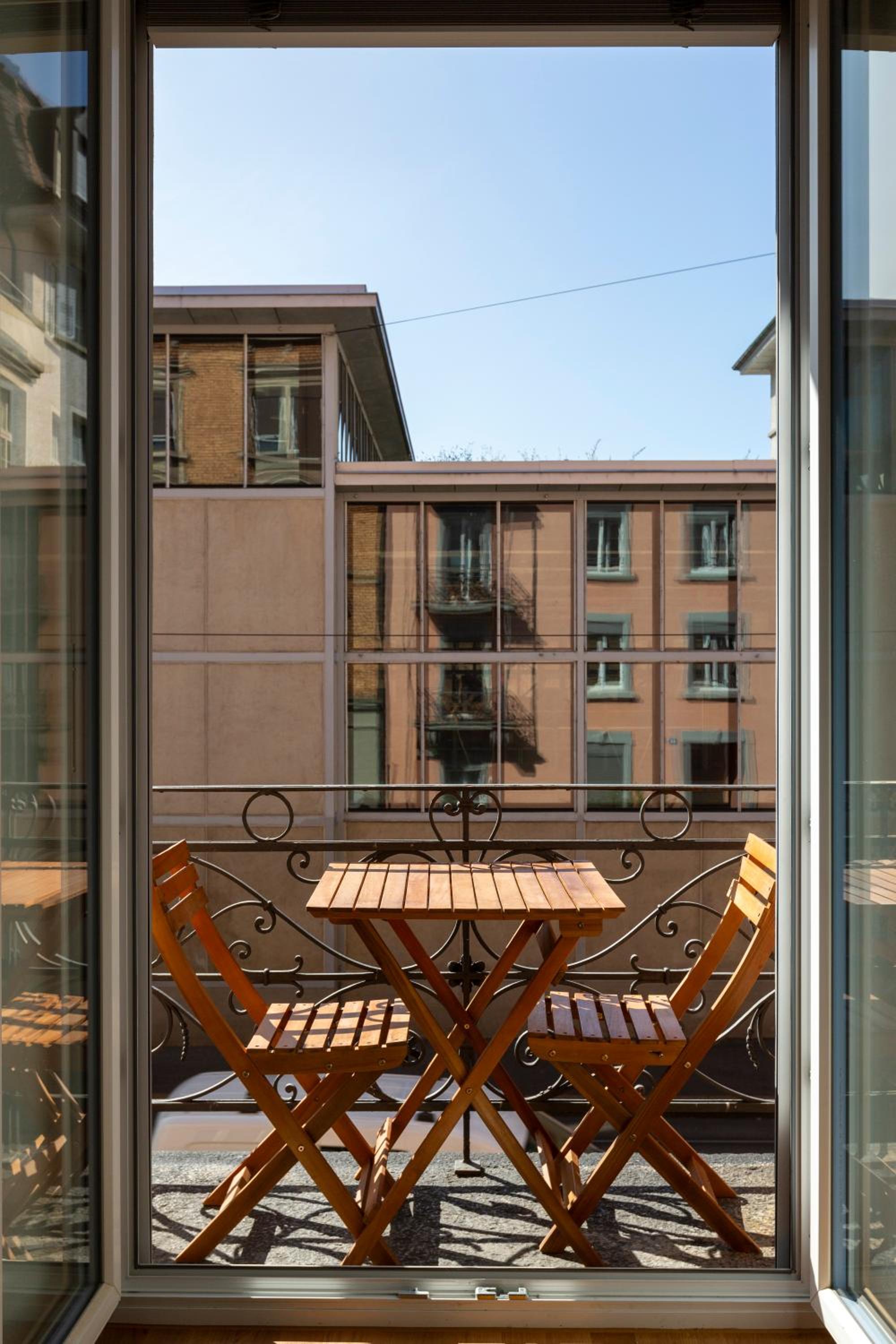 KAYA Zurich Apartment 2B - Downtown 2BR Deluxe Apt