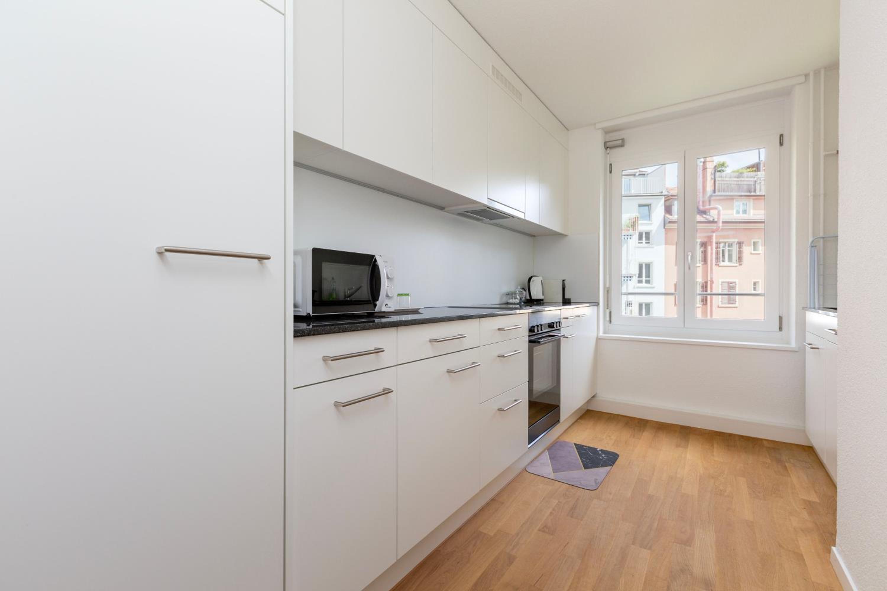 KAYA Zurich Apartment 3A - Downtown 2BR Apt with Balcony
