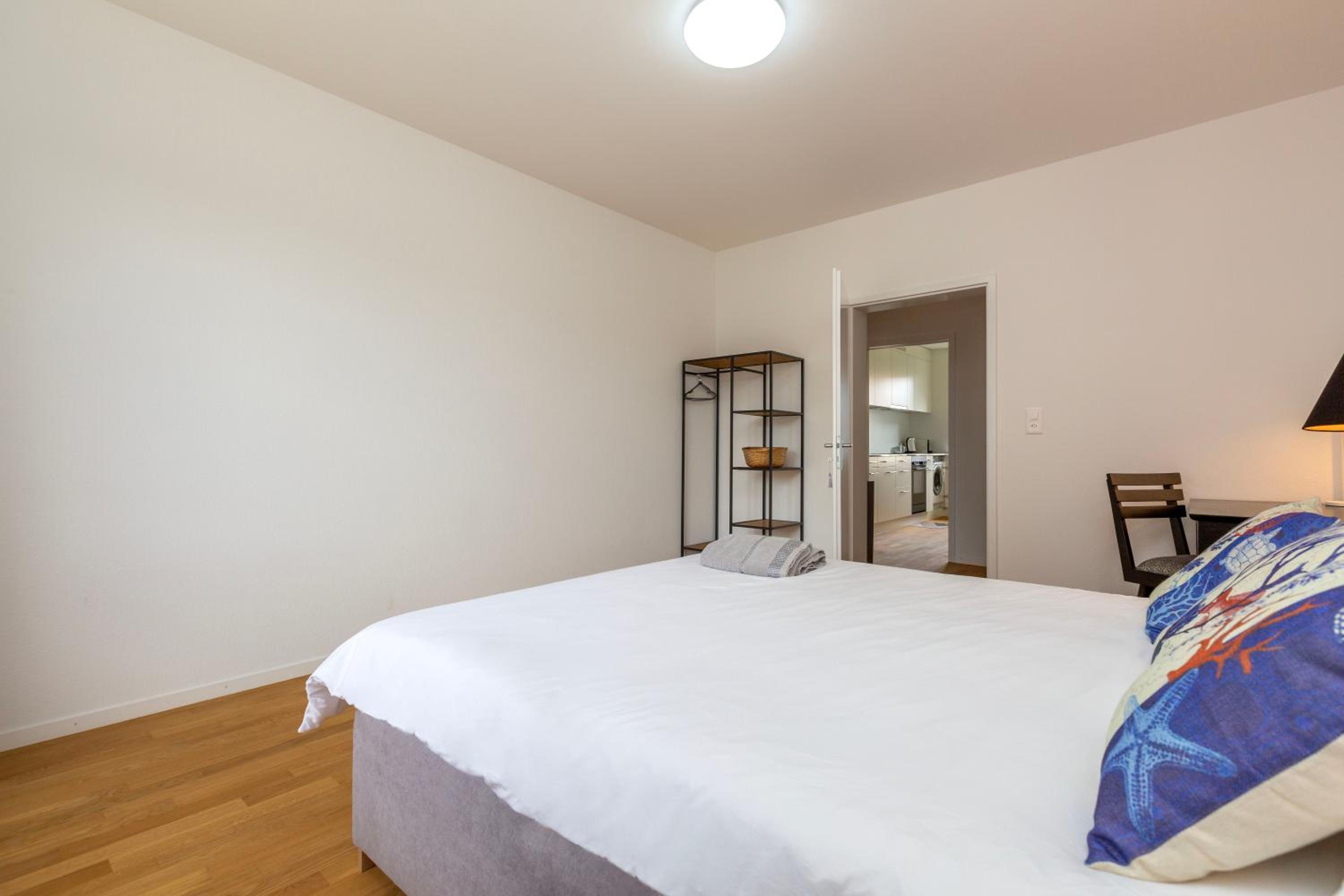 KAYA Zurich Apartment 3A - Downtown 2BR Apt with Balcony