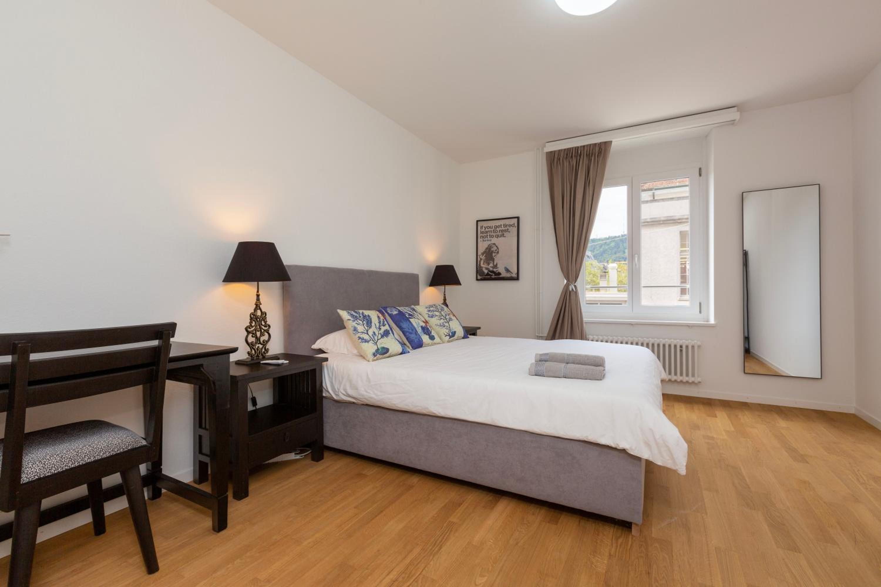 KAYA Zurich Apartment 3A - Downtown 2BR Apt with Balcony