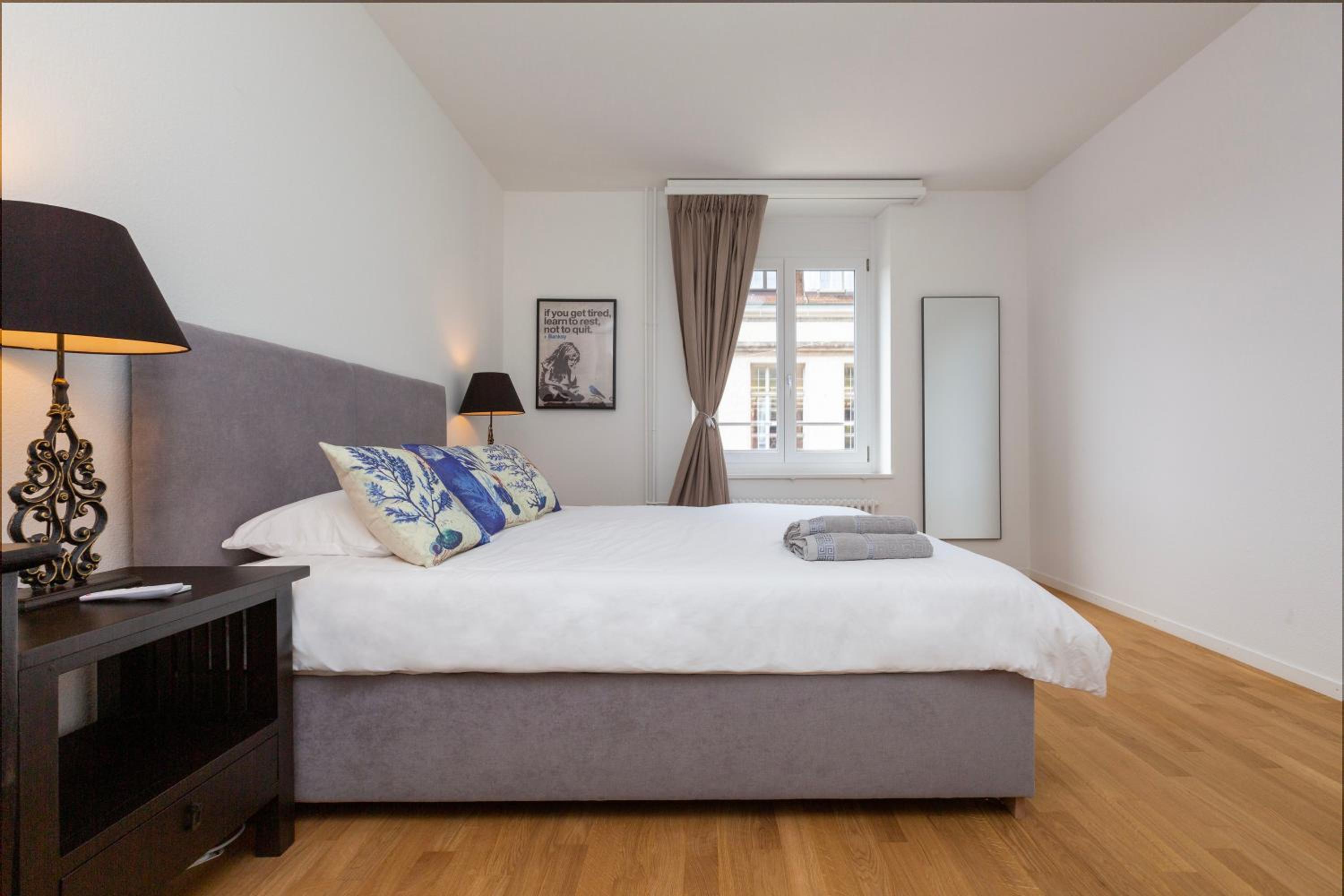 KAYA Zurich Apartment 3A - Downtown 2BR Apt with Balcony