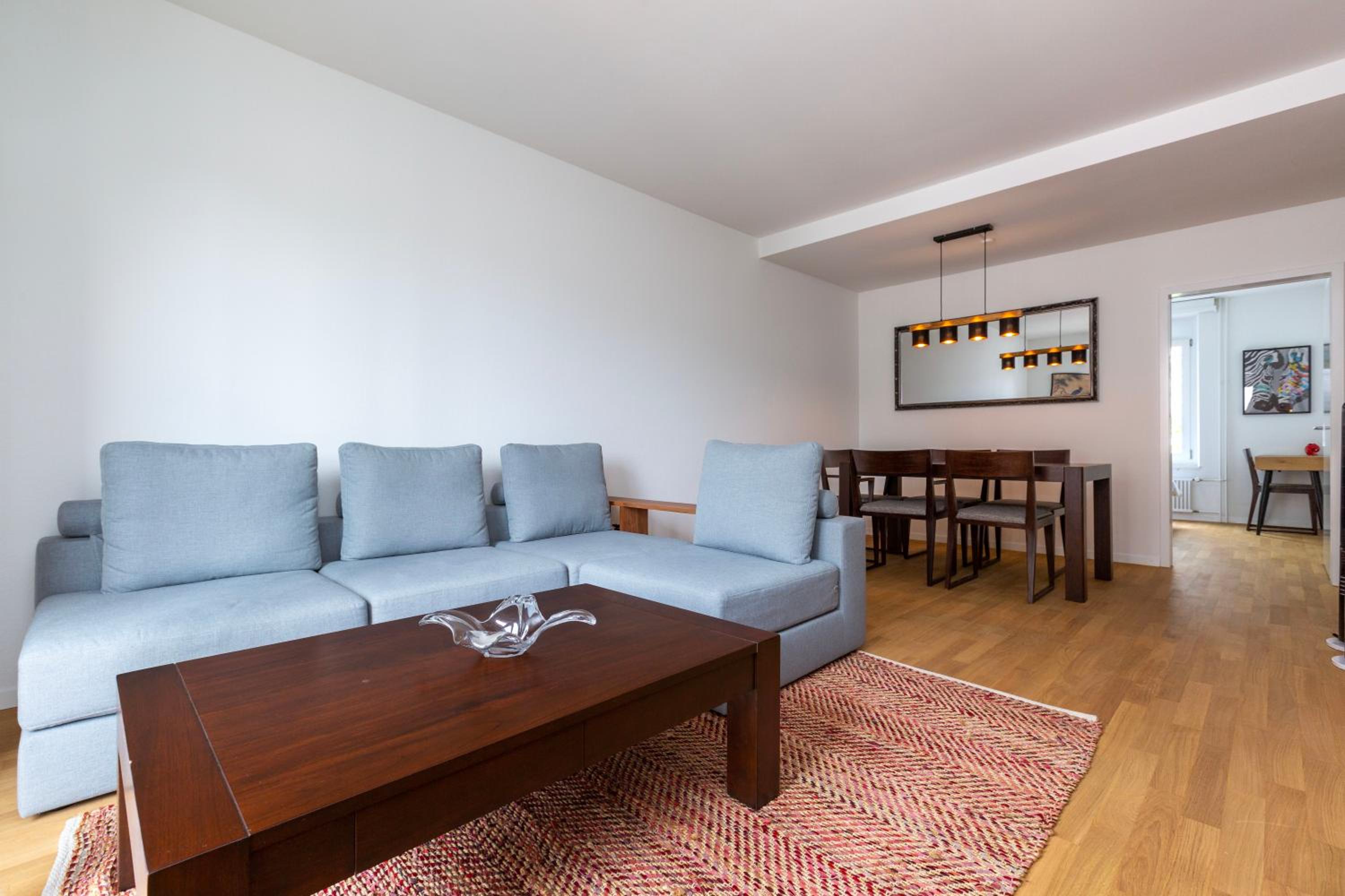 KAYA Zurich Apartment 3A - Downtown 2BR Apt with Balcony
