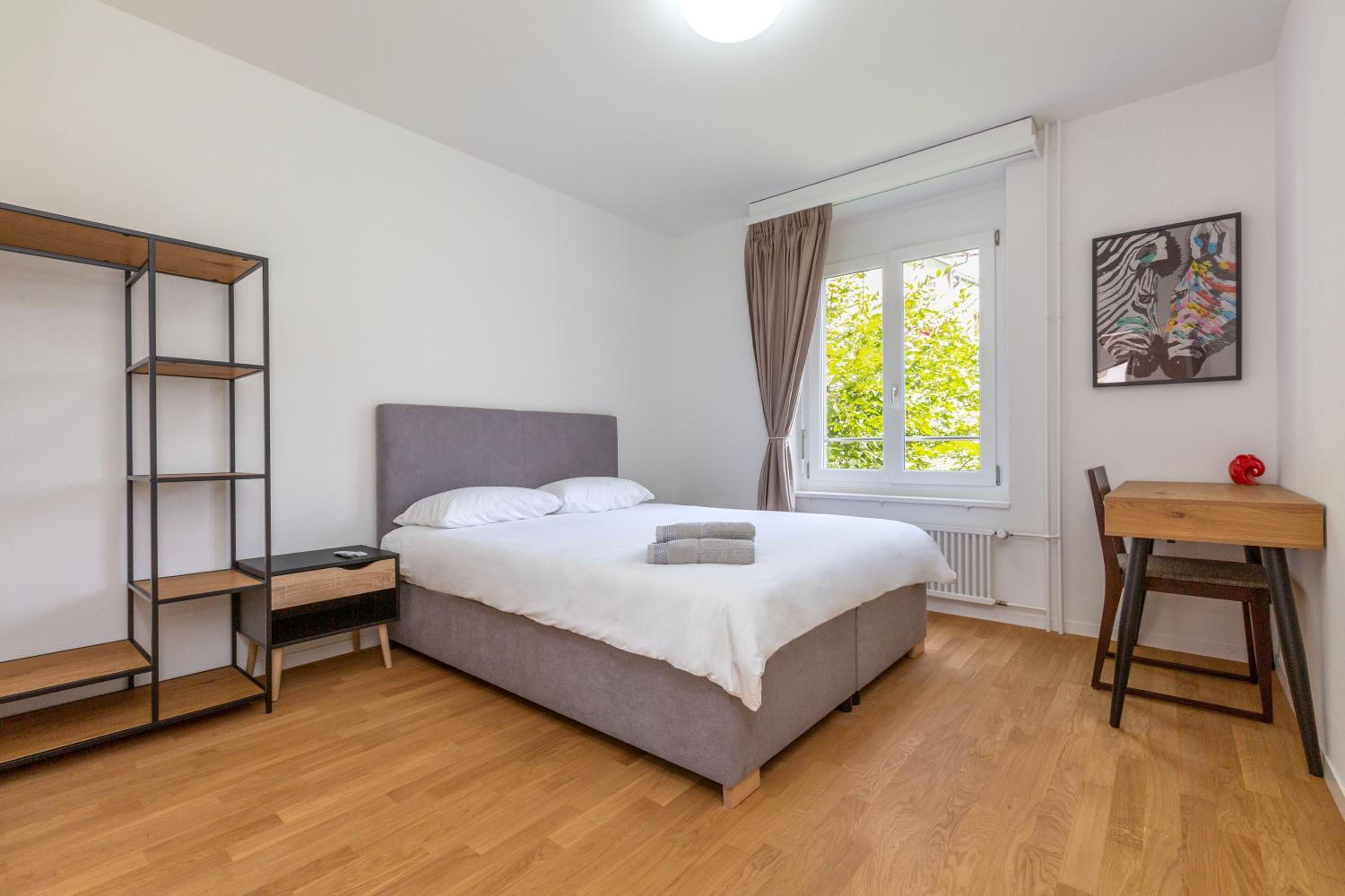 KAYA Zurich Apartment 3A - Downtown 2BR Apt with Balcony