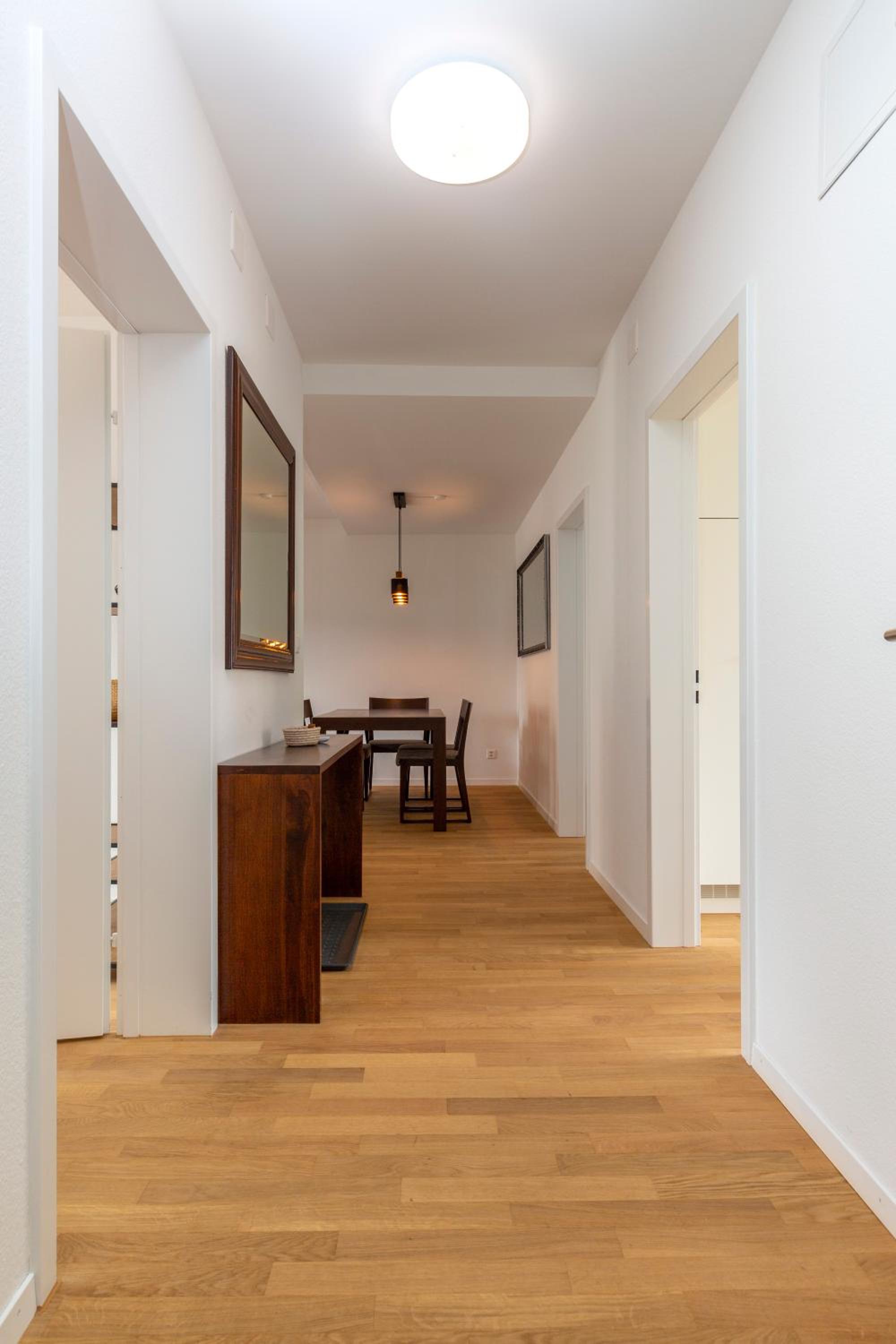 KAYA Zurich Apartment 3A - Downtown 2BR Apt with Balcony