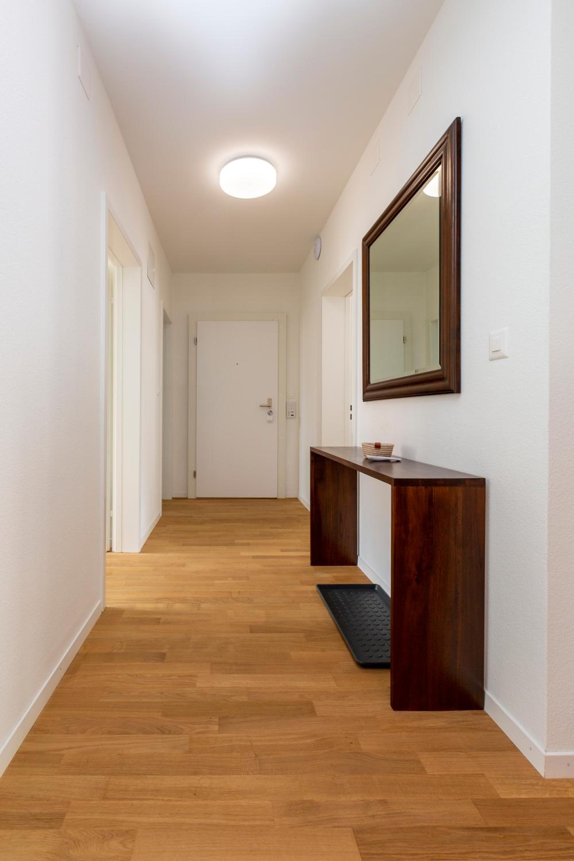 KAYA Zurich Apartment 3A - Downtown 2BR Apt with Balcony