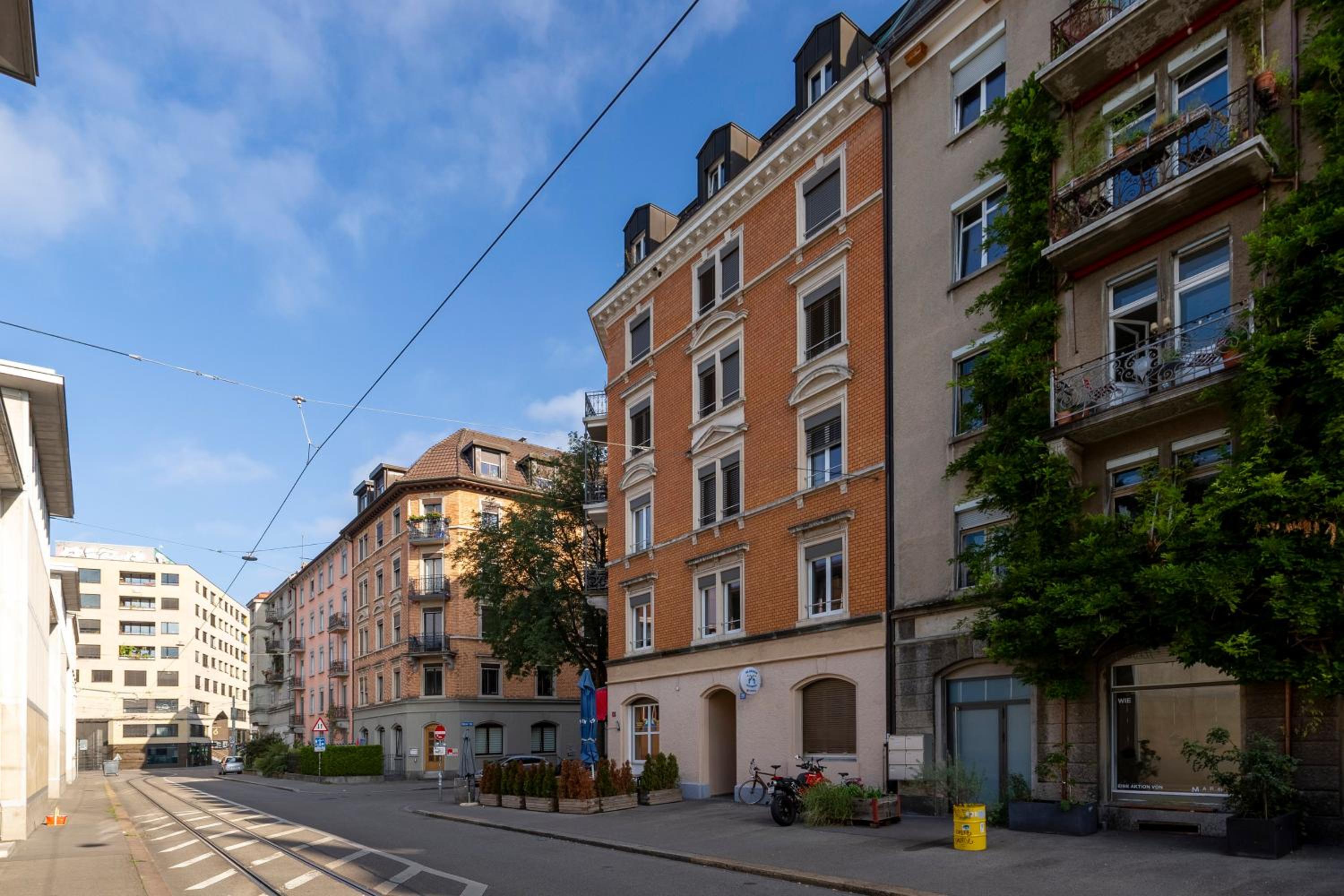 KAYA Zurich Apartment 3A - Downtown 2BR Apt with Balcony
