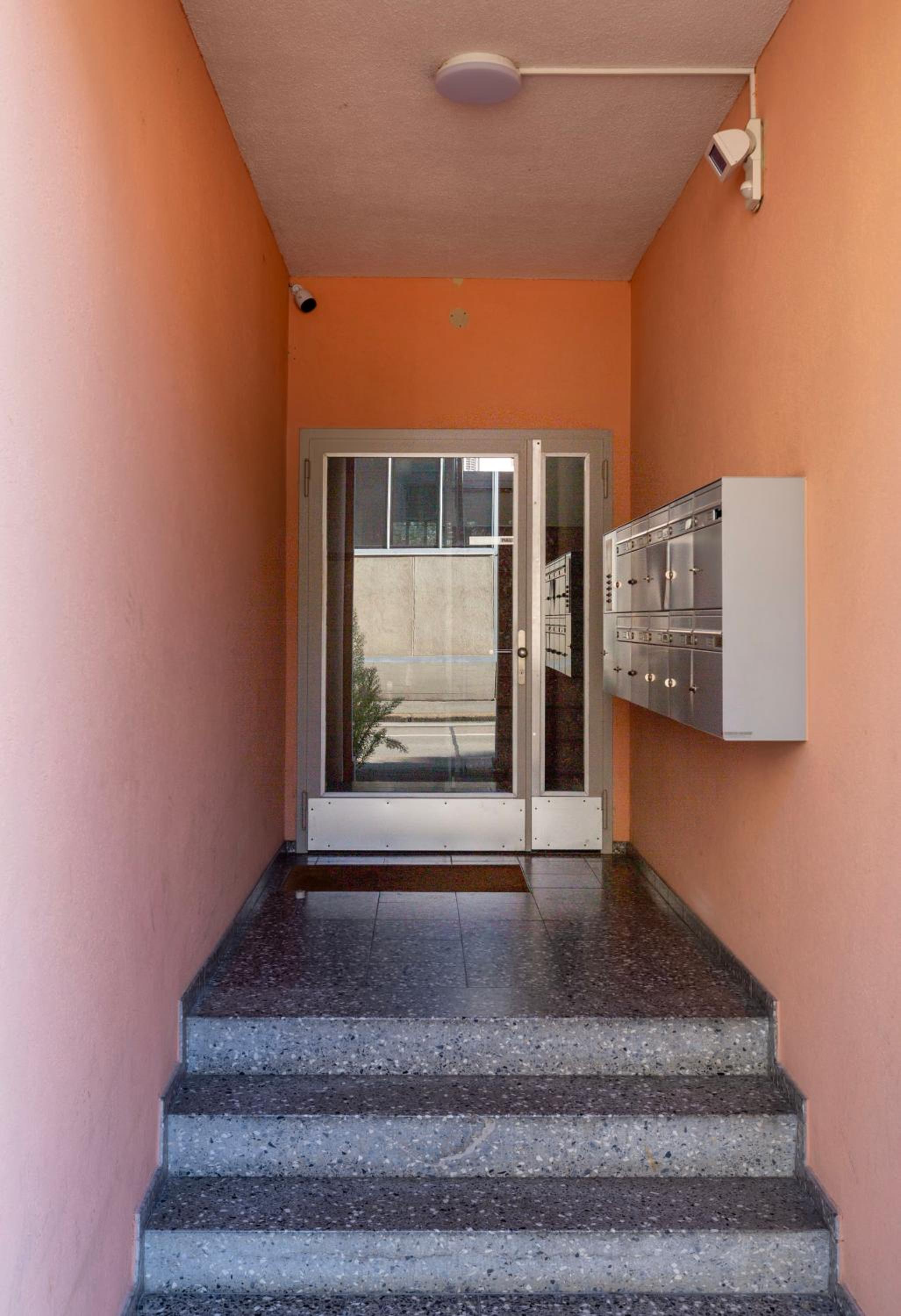 KAYA Zurich Apartment 3A - Downtown 2BR Apt with Balcony