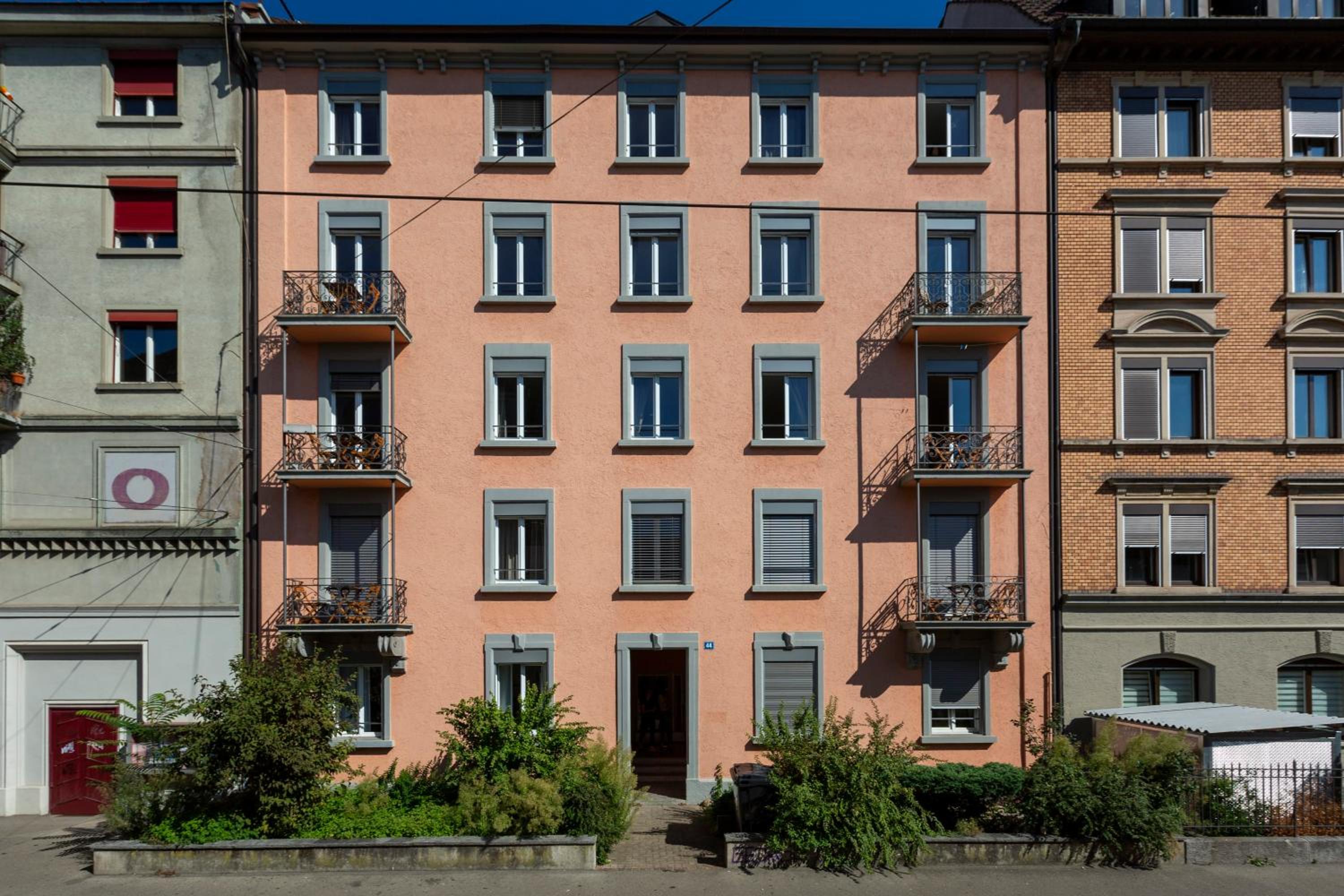 KAYA Zurich Apartment 3A - Downtown 2BR Apt with Balcony