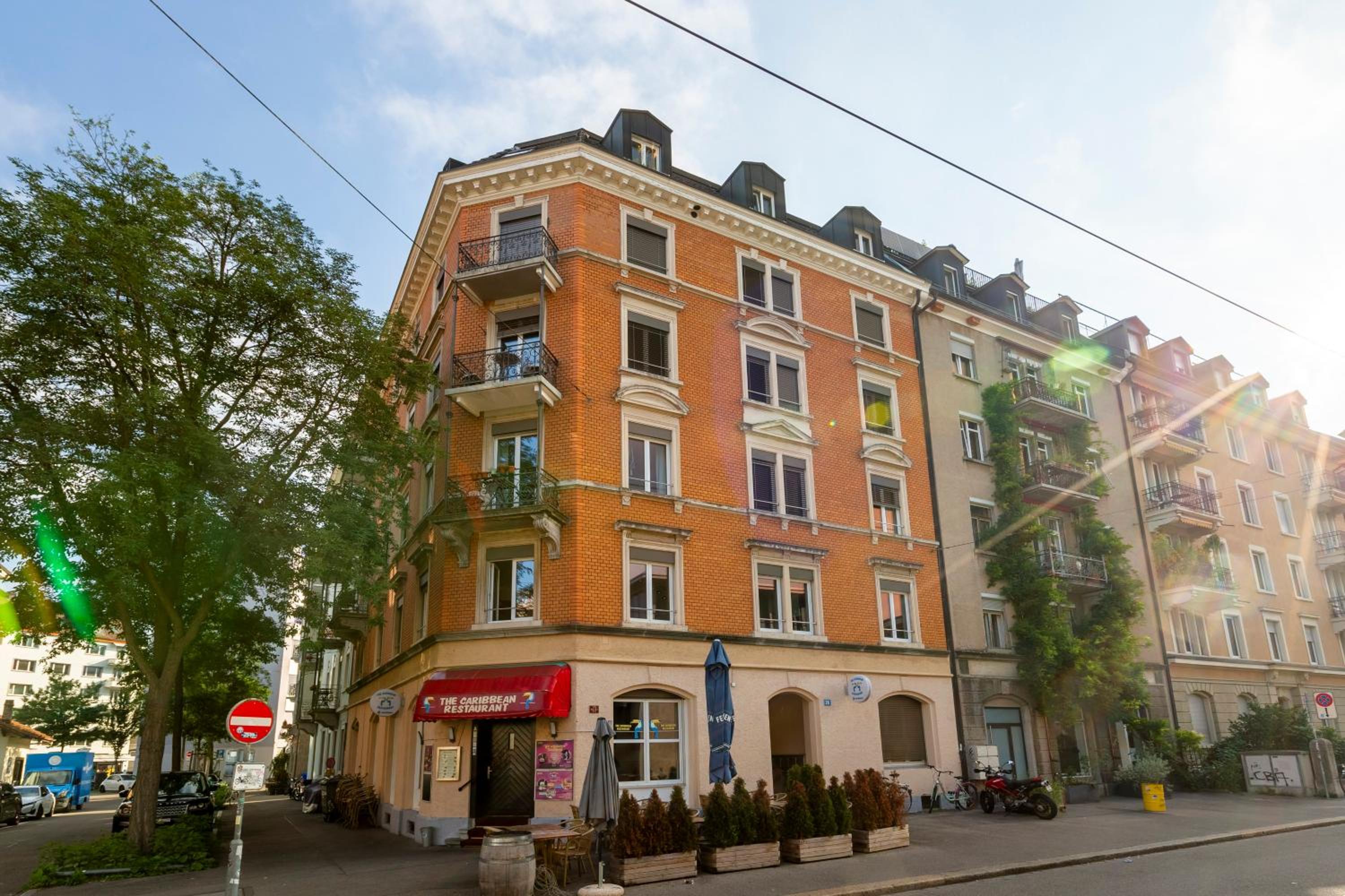 KAYA Zurich Apartment 3A - Downtown 2BR Apt with Balcony