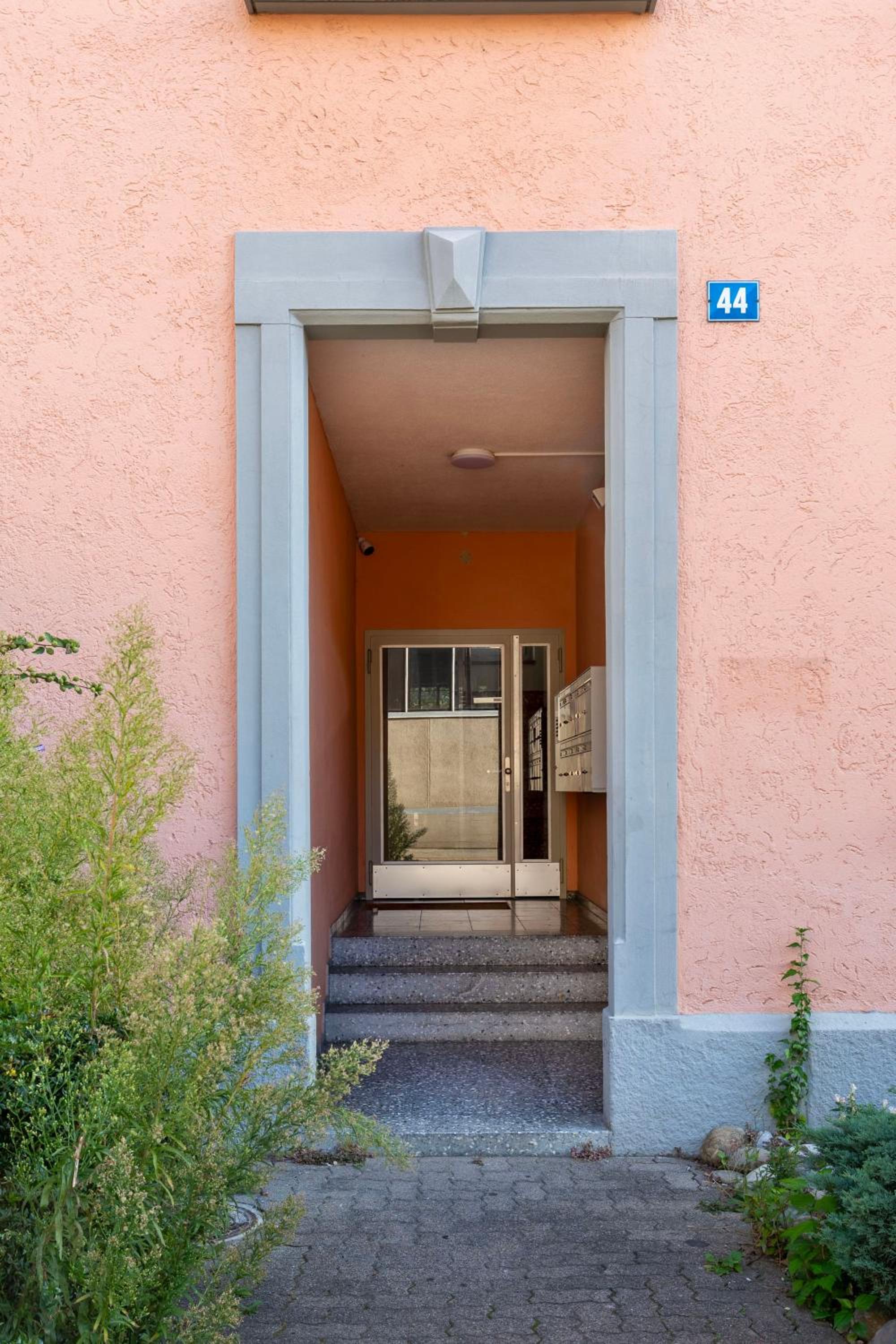 KAYA Zurich Apartment 3A - Downtown 2BR Apt with Balcony