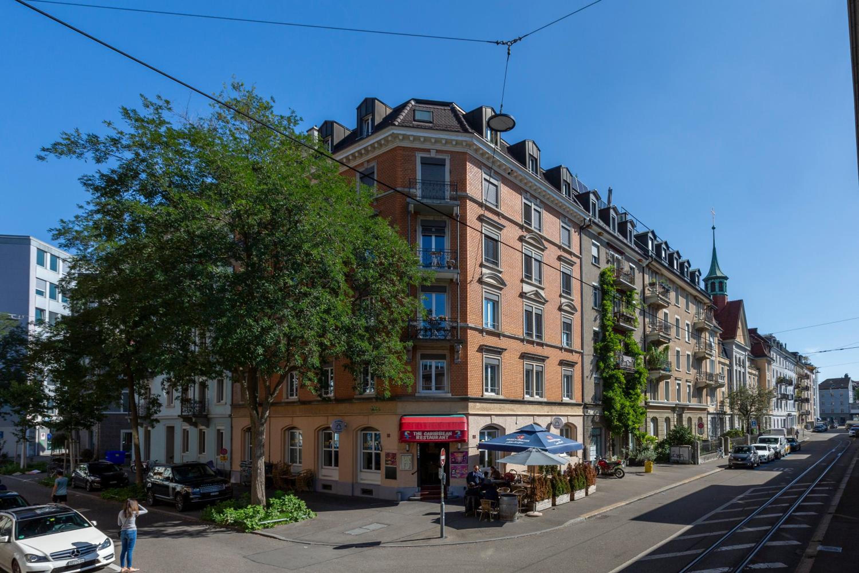 KAYA Zurich Apartment 3A - Downtown 2BR Apt with Balcony