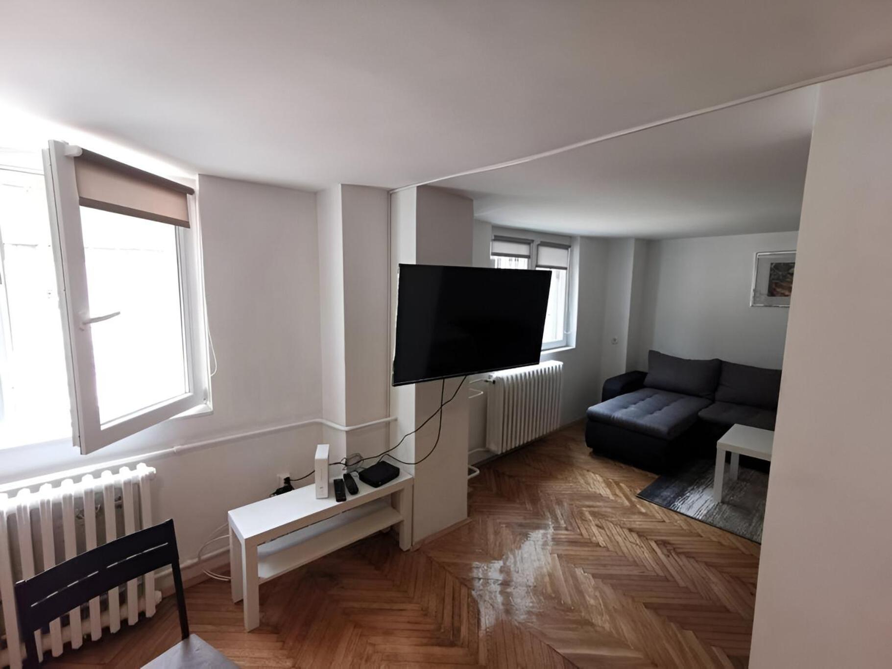 Nov apartman u mirnoj ulici u centru Beograda