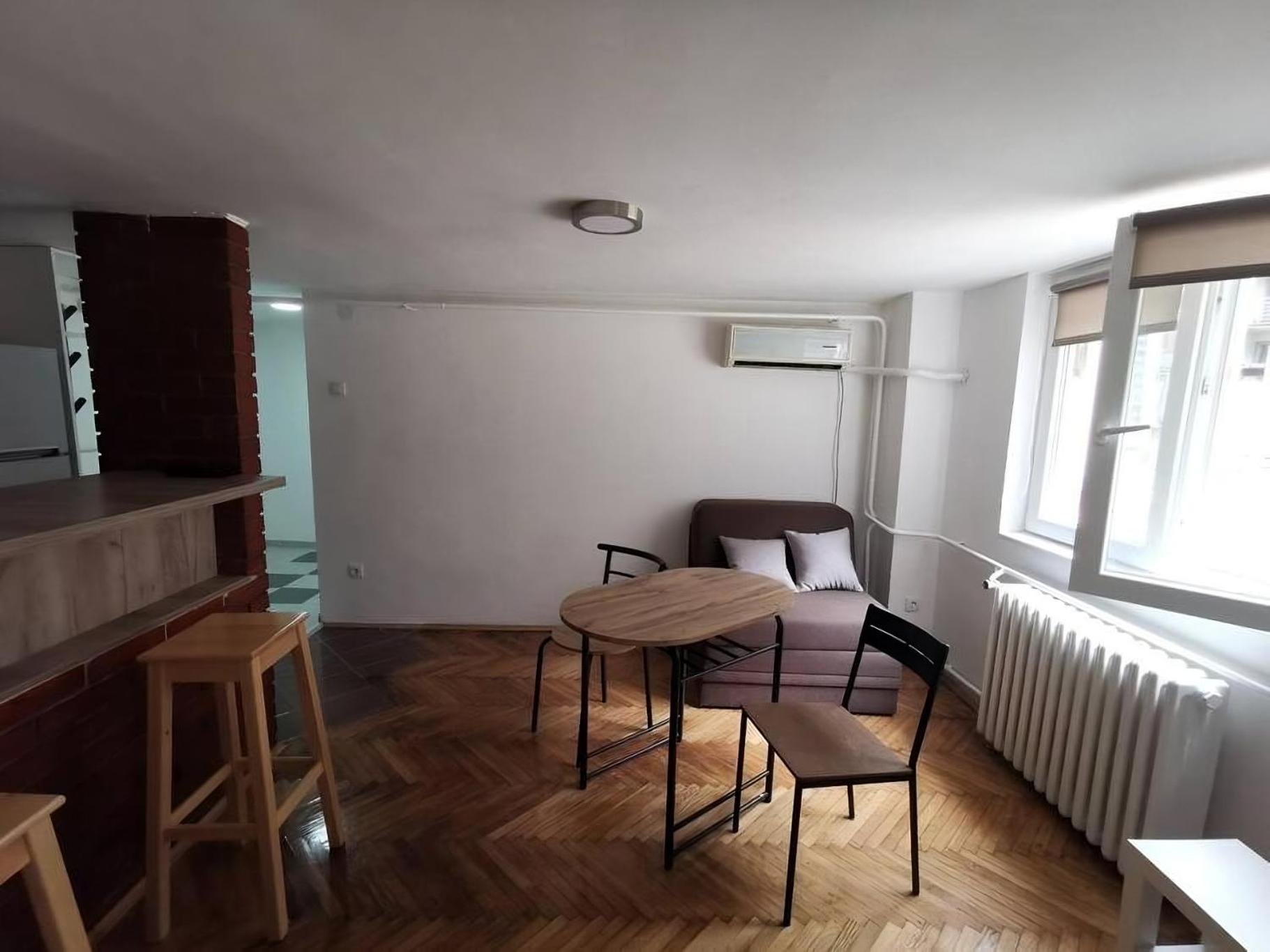 Nov apartman u mirnoj ulici u centru Beograda