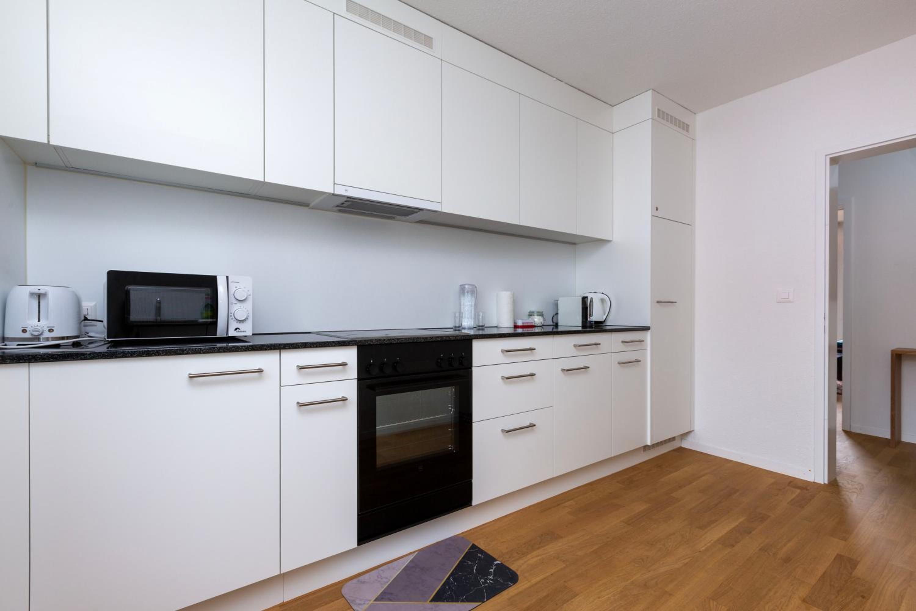KAYA Zurich Apartment 3B - Downtown 2BR Deluxe Apt