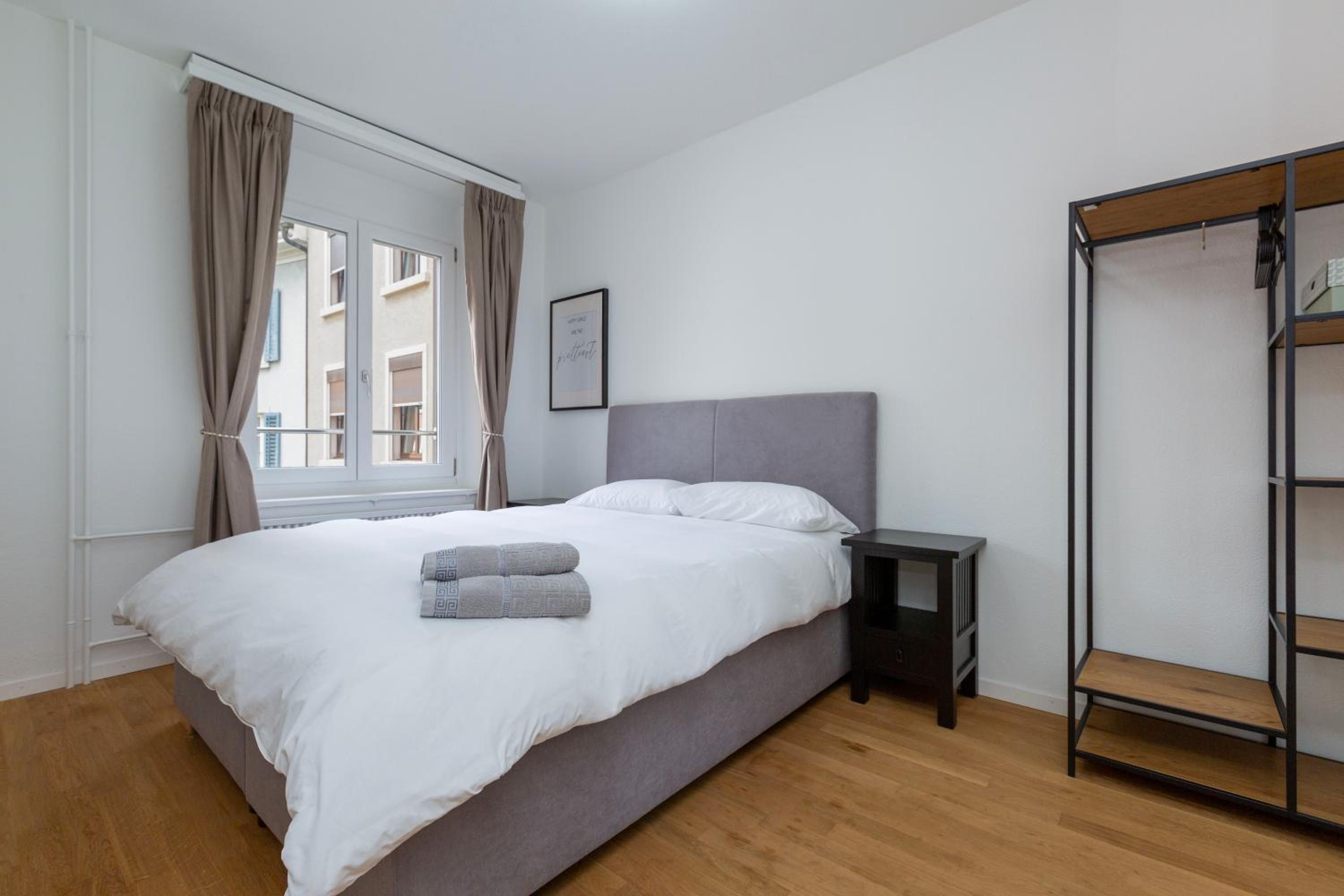 KAYA Zurich Apartment 3B - Downtown 2BR Deluxe Apt