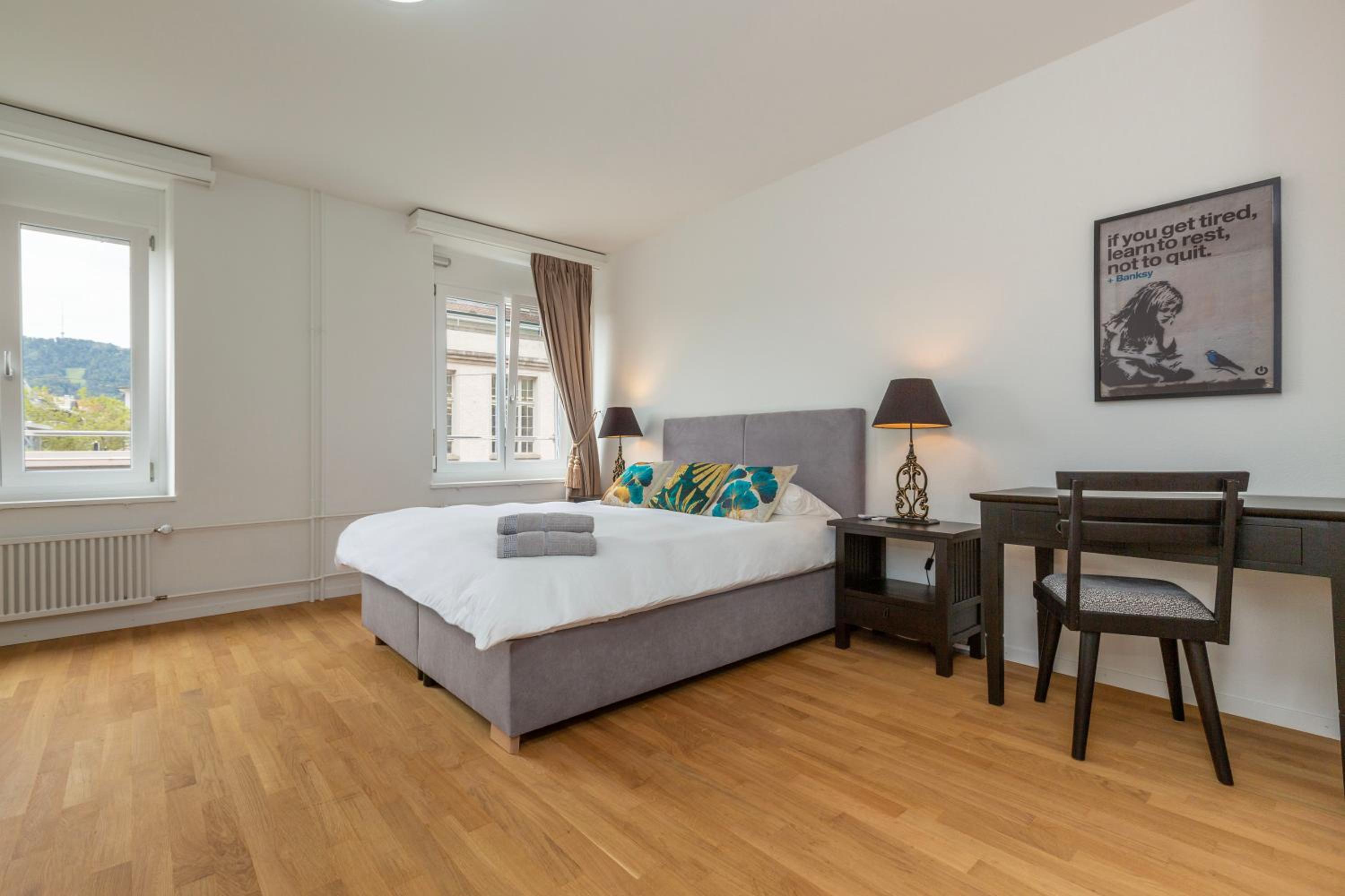 KAYA Zurich Apartment 3B - Downtown 2BR Deluxe Apt