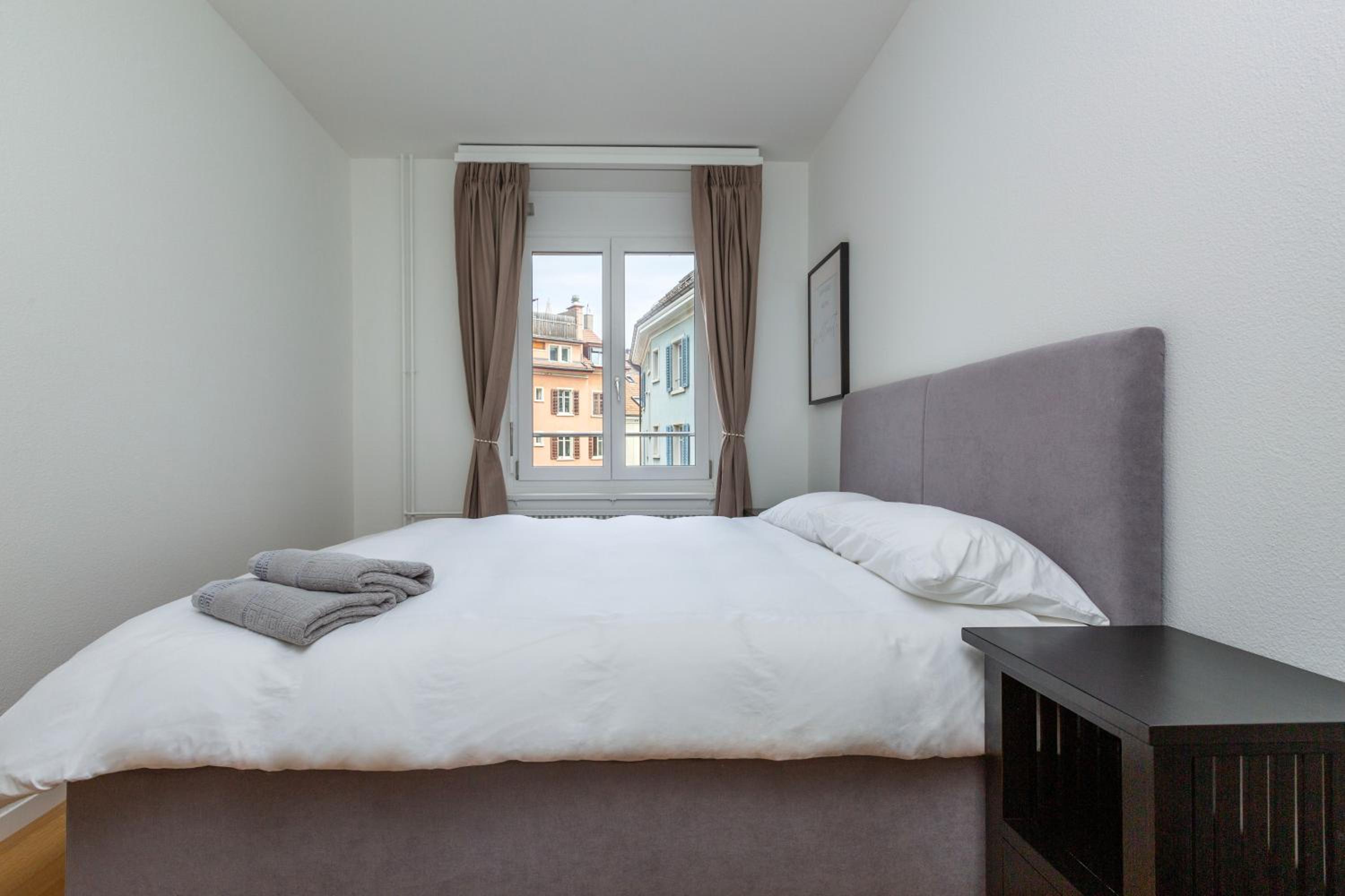 KAYA Zurich Apartment 3B - Downtown 2BR Deluxe Apt