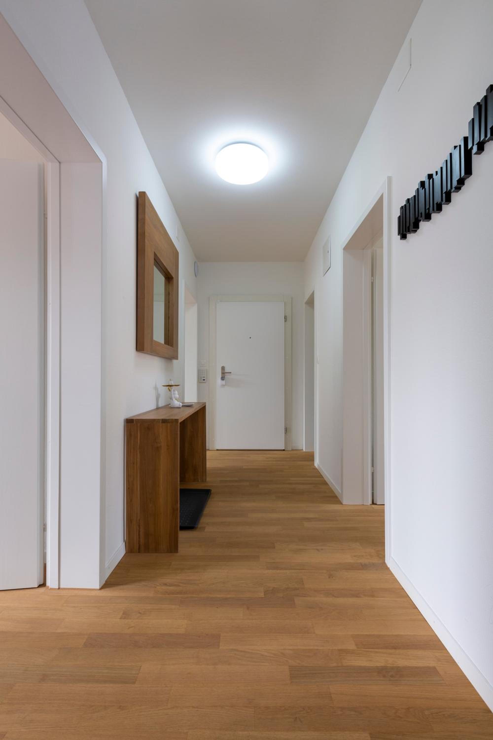 KAYA Zurich Apartment 3B - Downtown 2BR Deluxe Apt