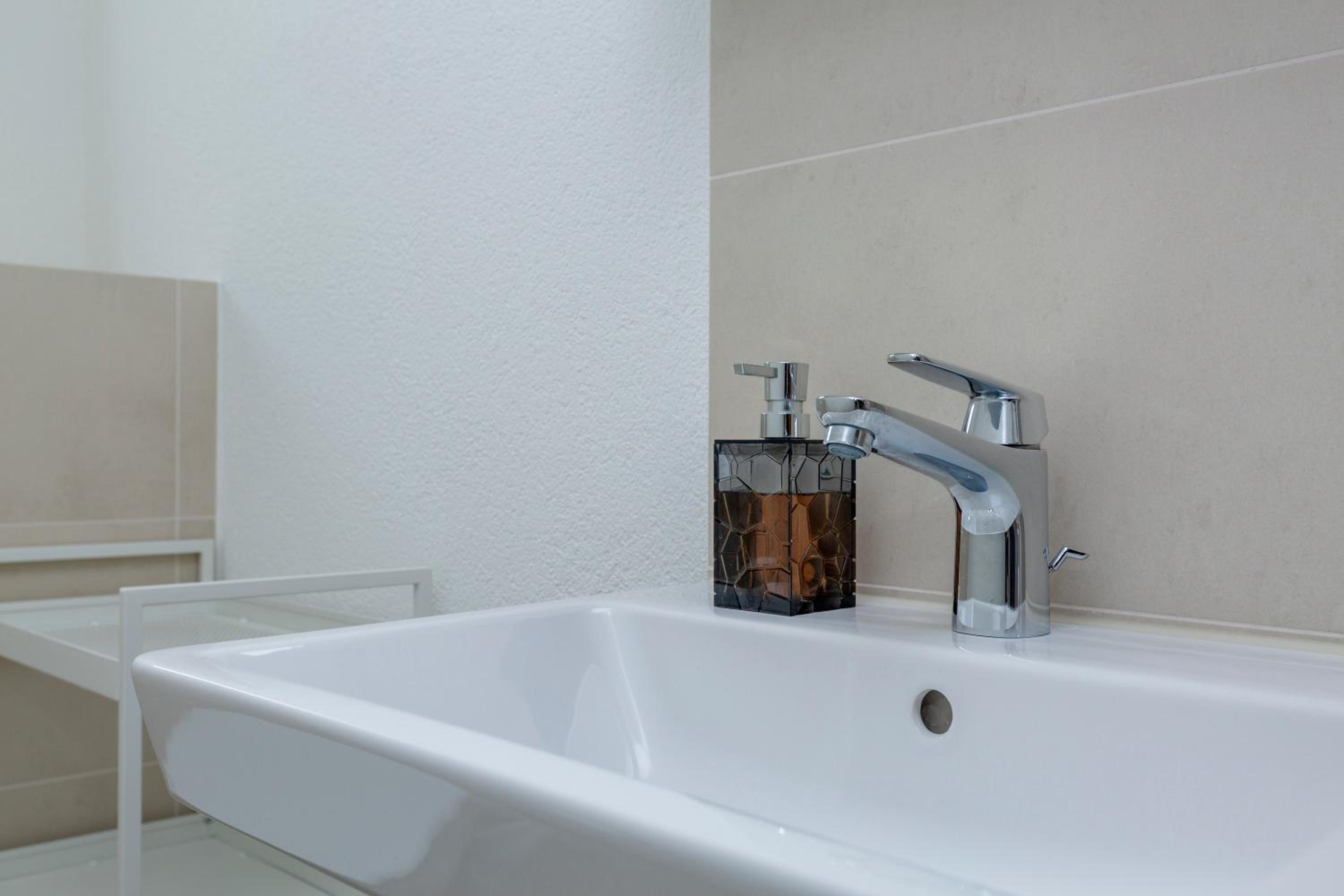 KAYA Zurich Apartment 3B - Downtown 2BR Deluxe Apt