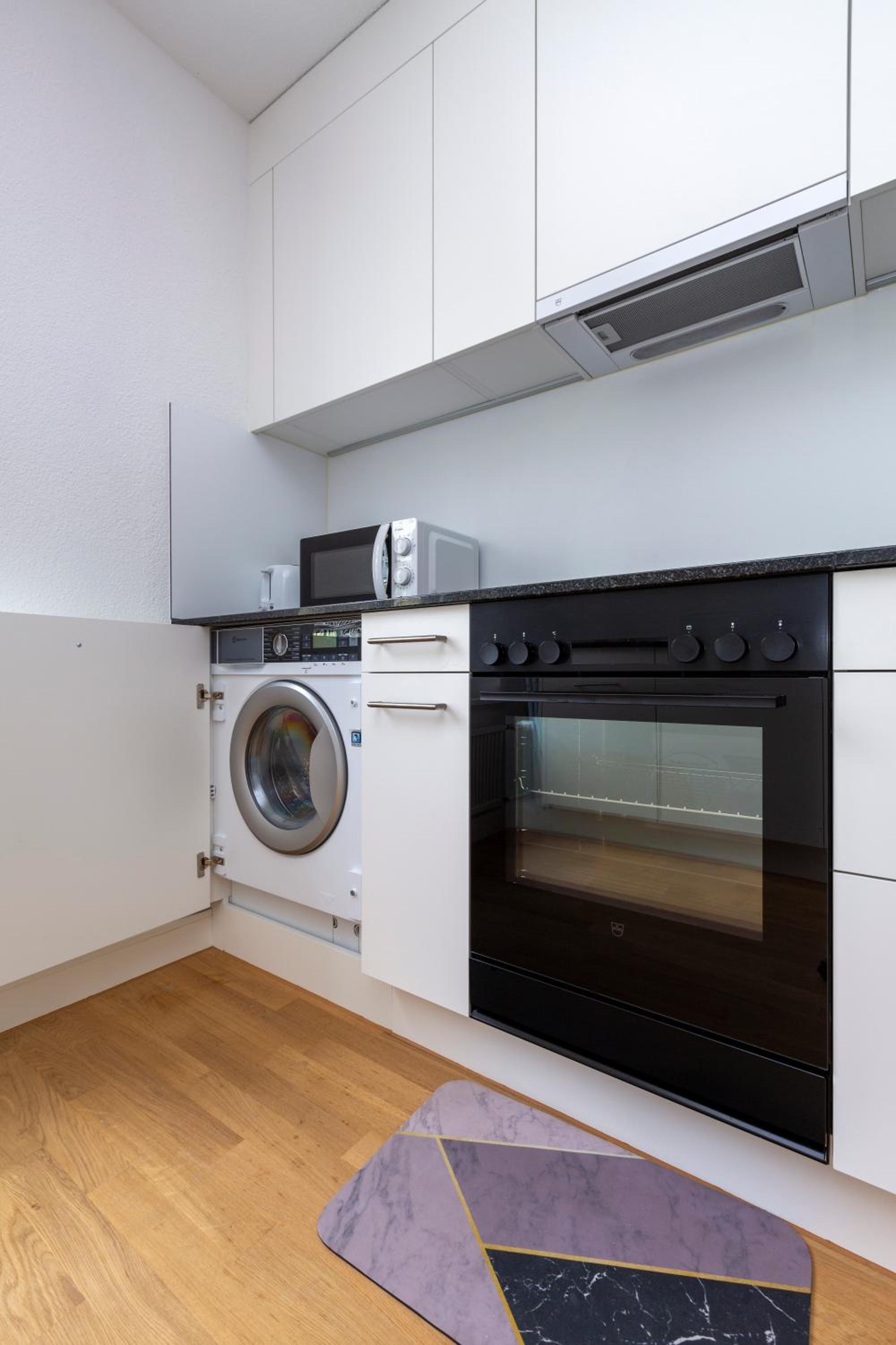 KAYA Zurich Apartment 3B - Downtown 2BR Deluxe Apt