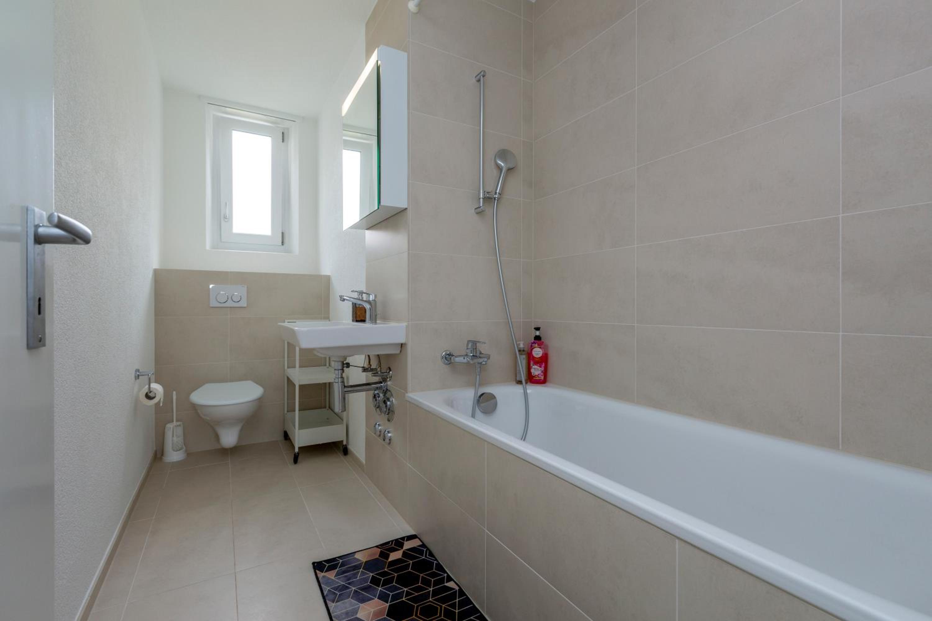 KAYA Zurich Apartment 3B - Downtown 2BR Deluxe Apt