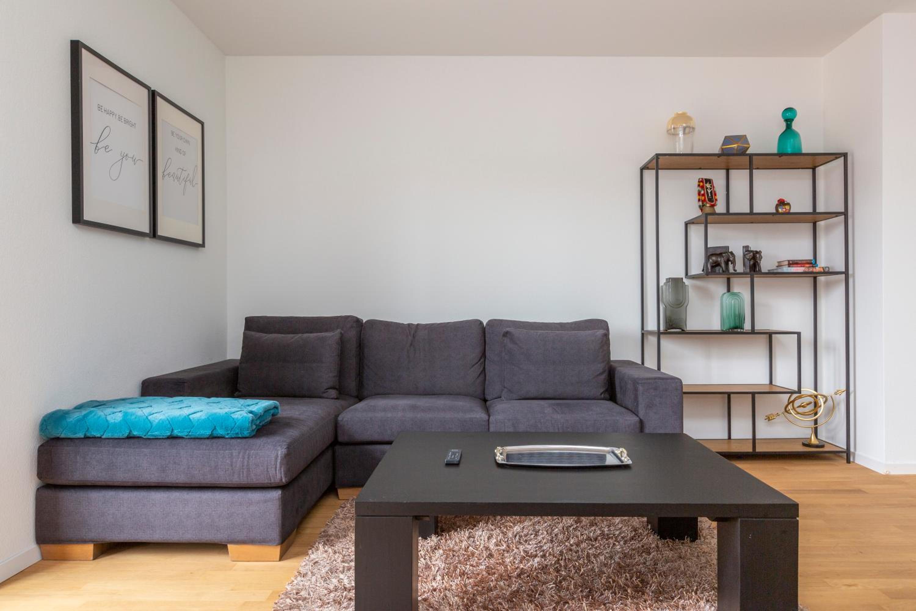 KAYA Zurich Apartment 3B - Downtown 2BR Deluxe Apt