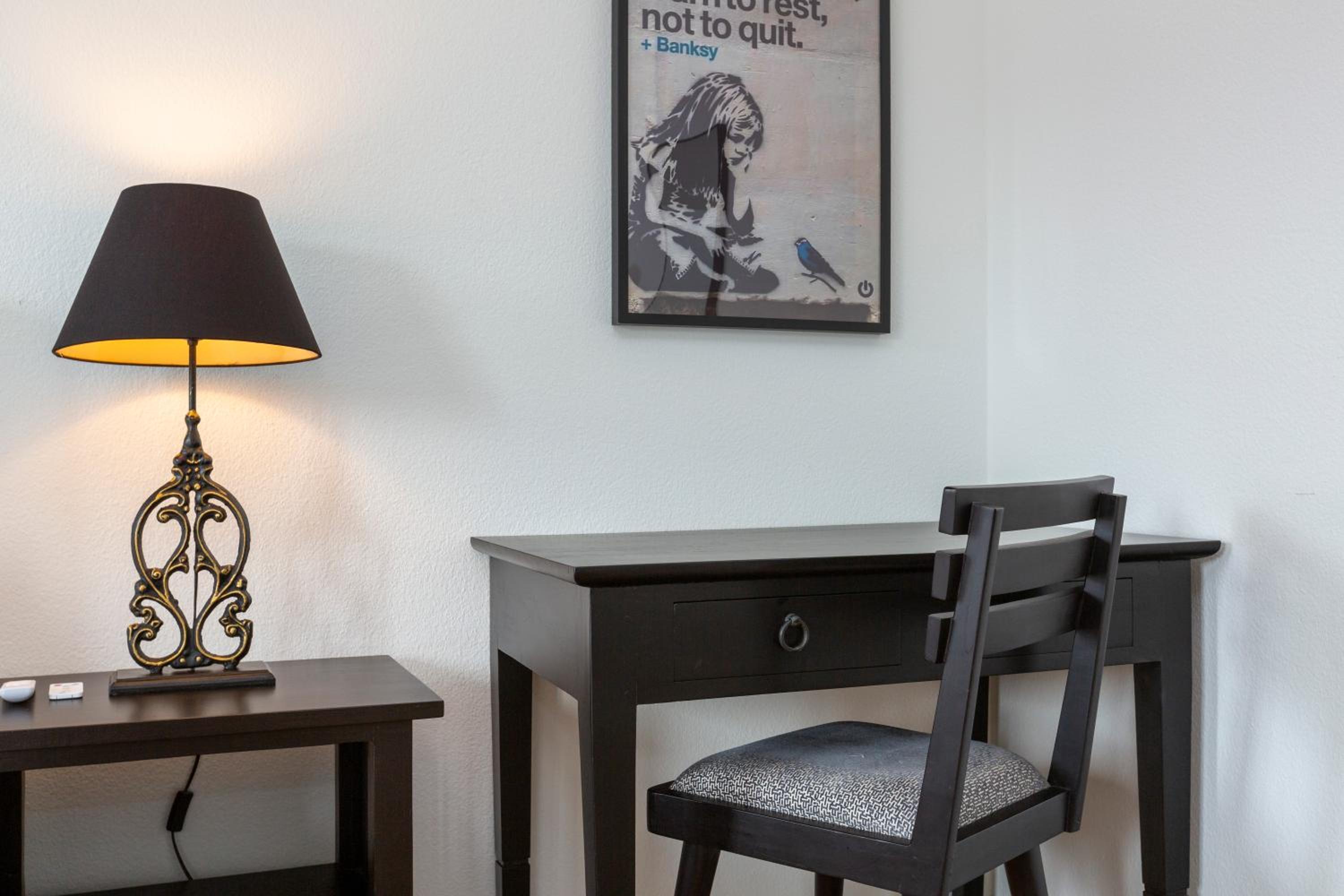 KAYA Zurich Apartment 3B - Downtown 2BR Deluxe Apt