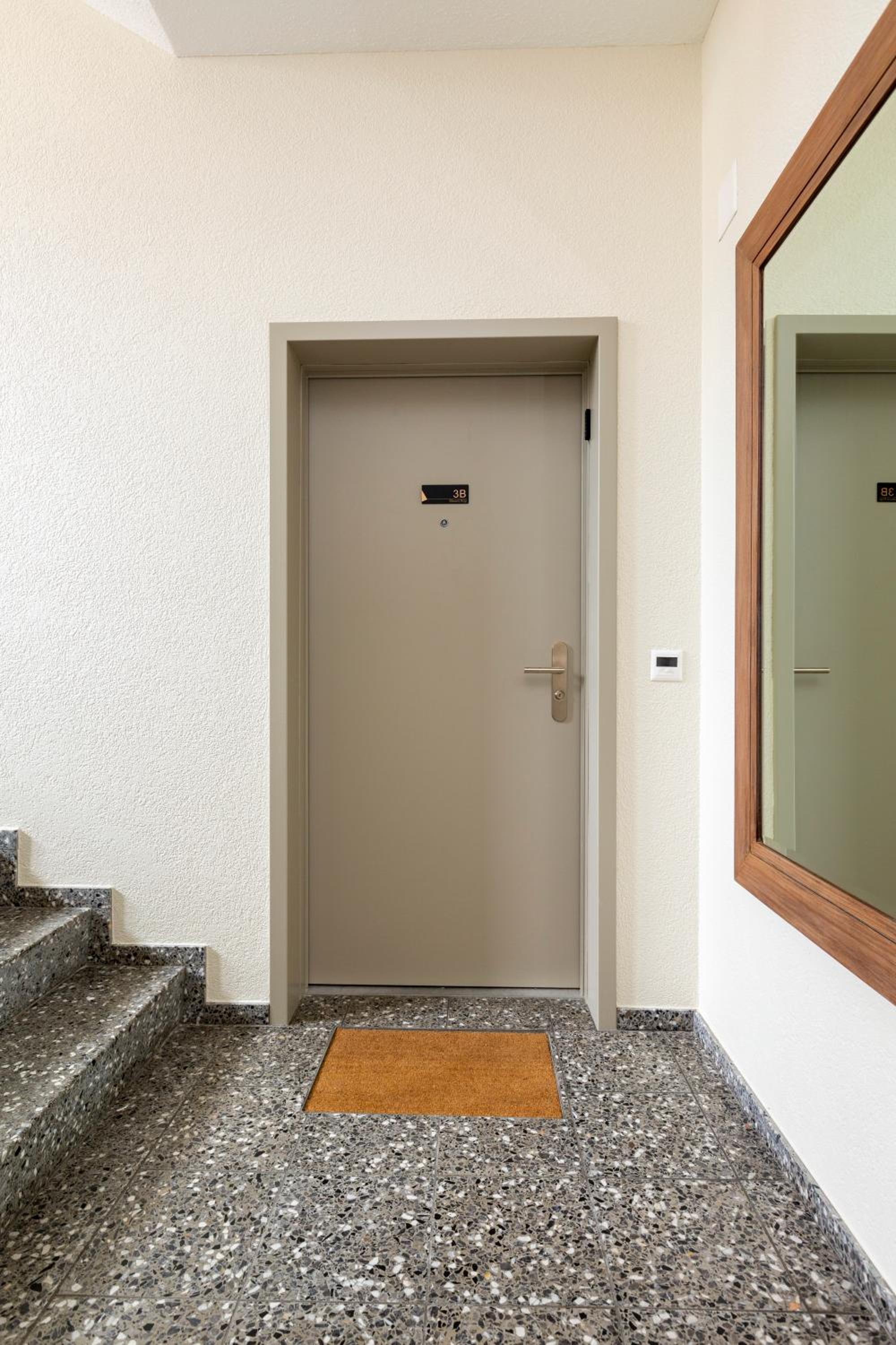 KAYA Zurich Apartment 3B - Downtown 2BR Deluxe Apt
