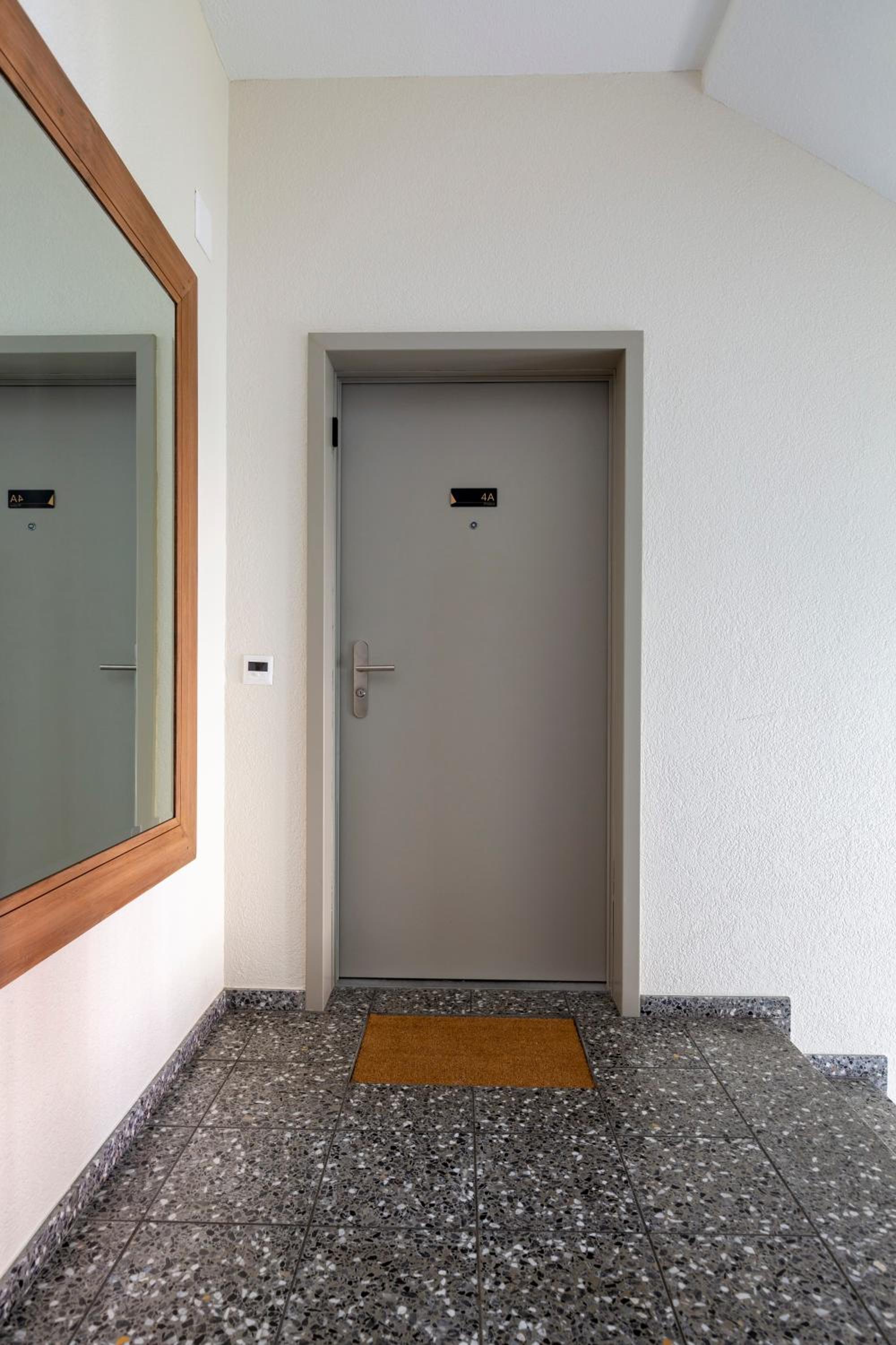 KAYA Zurich Apartment 4A - Downtown 2BR Apt with Balcony