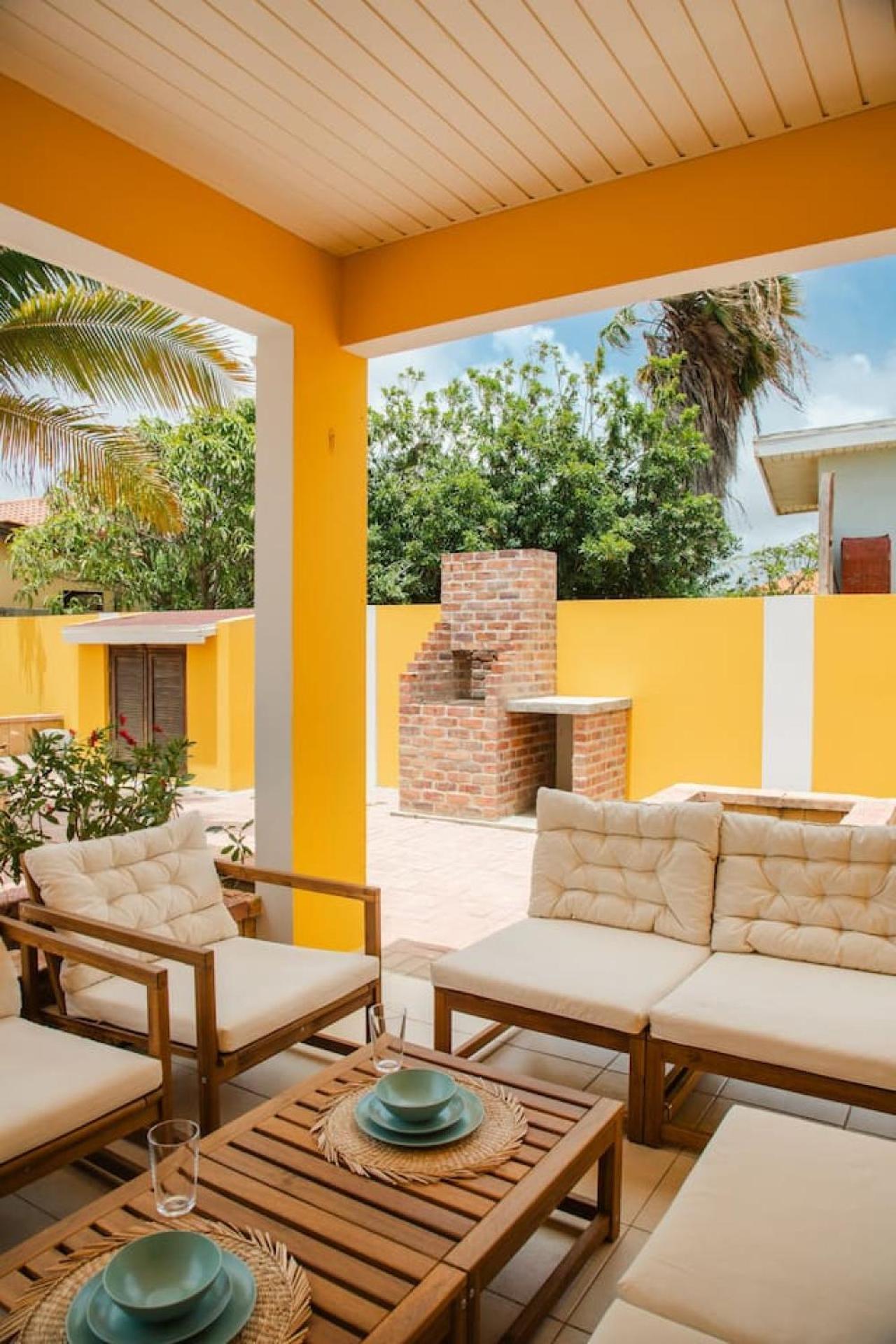 Casa Amarilla 9 mins from the beach