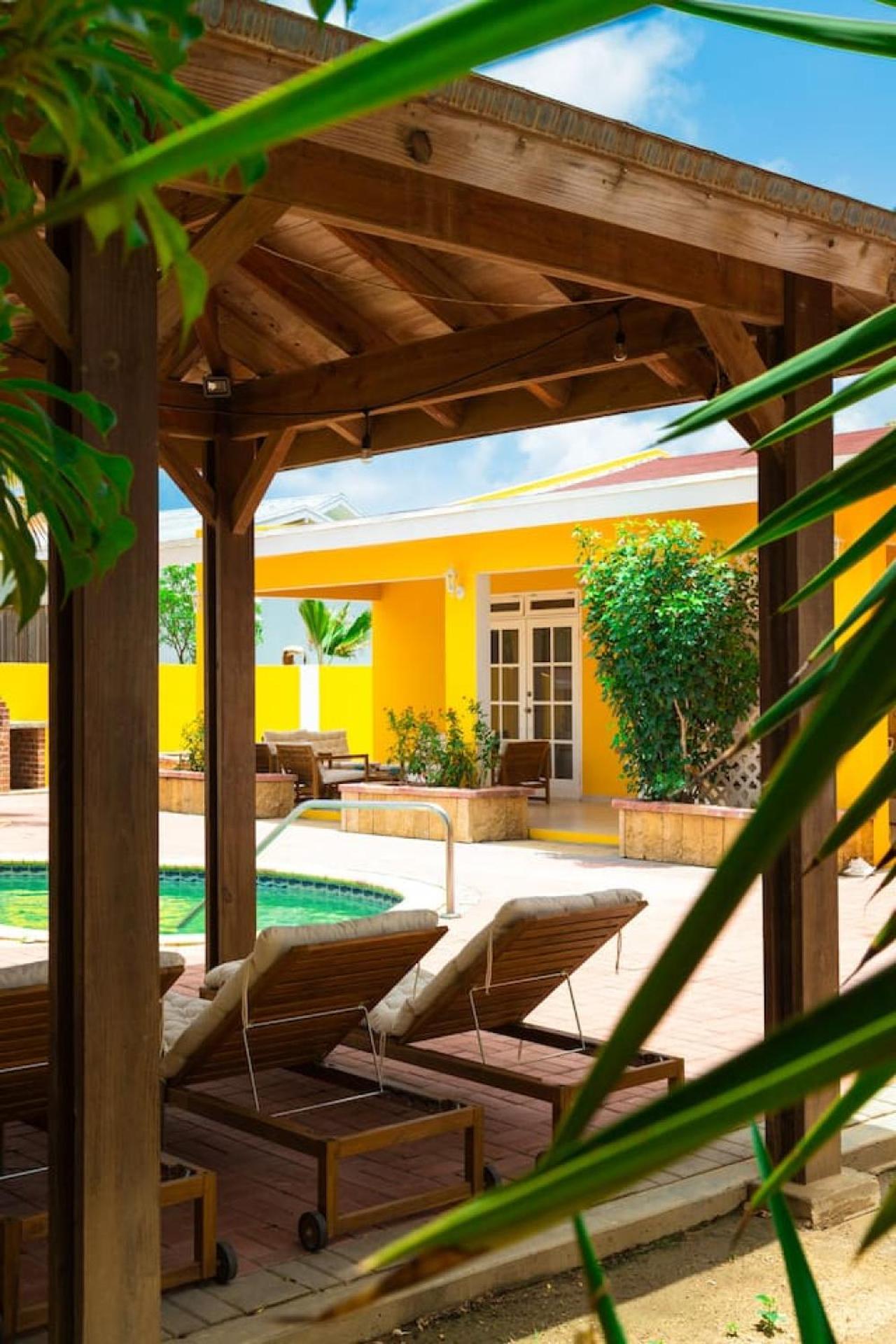 Casa Amarilla 9 mins from the beach