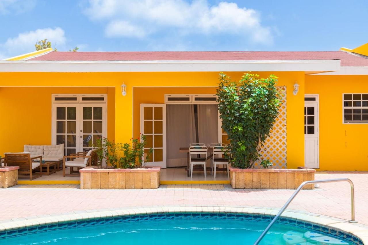 Casa Amarilla 9 mins from the beach