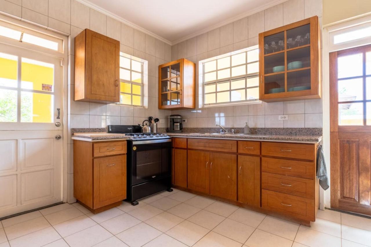 Casa Amarilla 9 mins from the beach