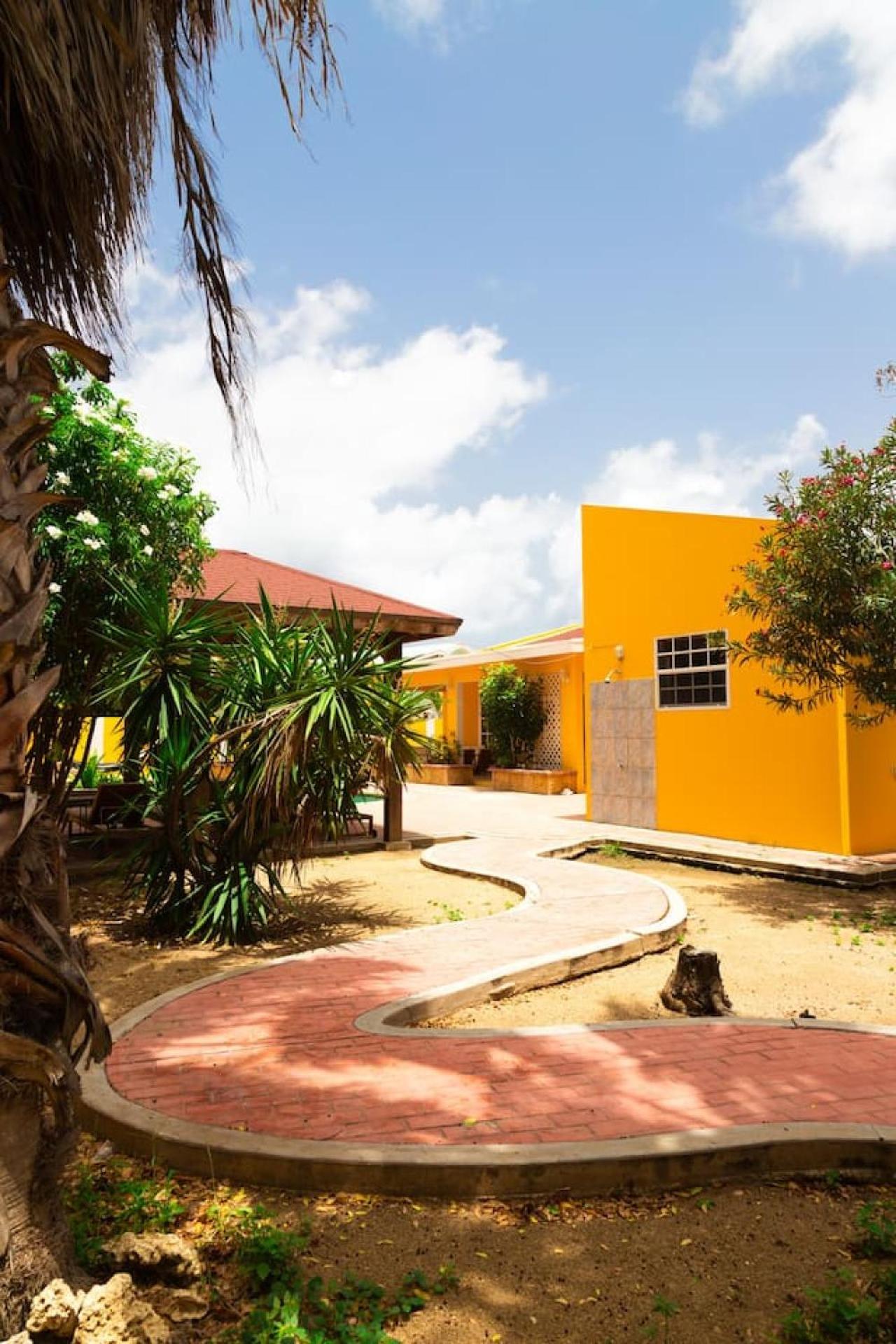 Casa Amarilla 9 mins from the beach