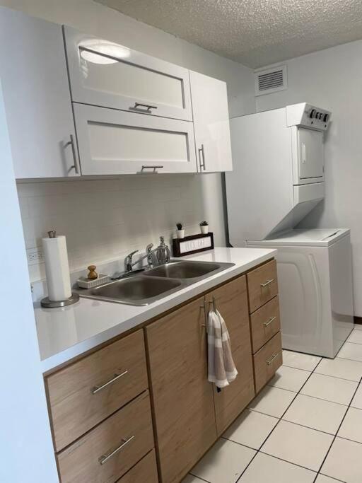 Lovely 2 bedroom condo 2min walking to the beach