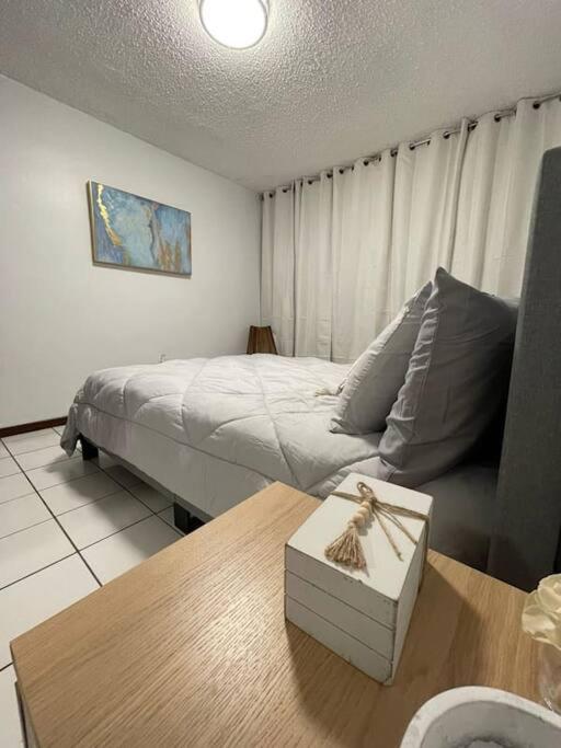 Lovely 2 bedroom condo 2min walking to the beach