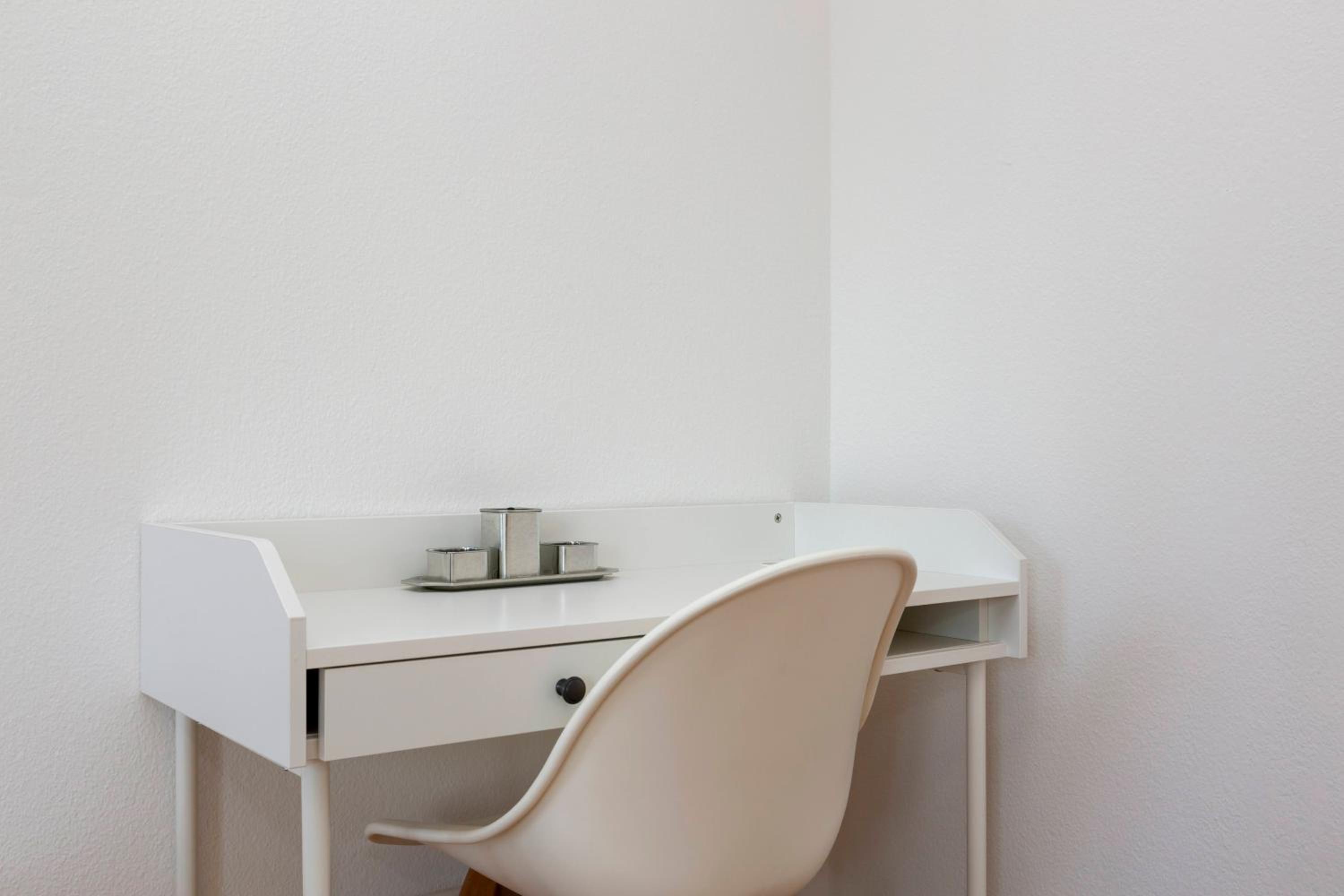 KAYA Zurich Apartment 4B - Downtown 2BR Deluxe Apt