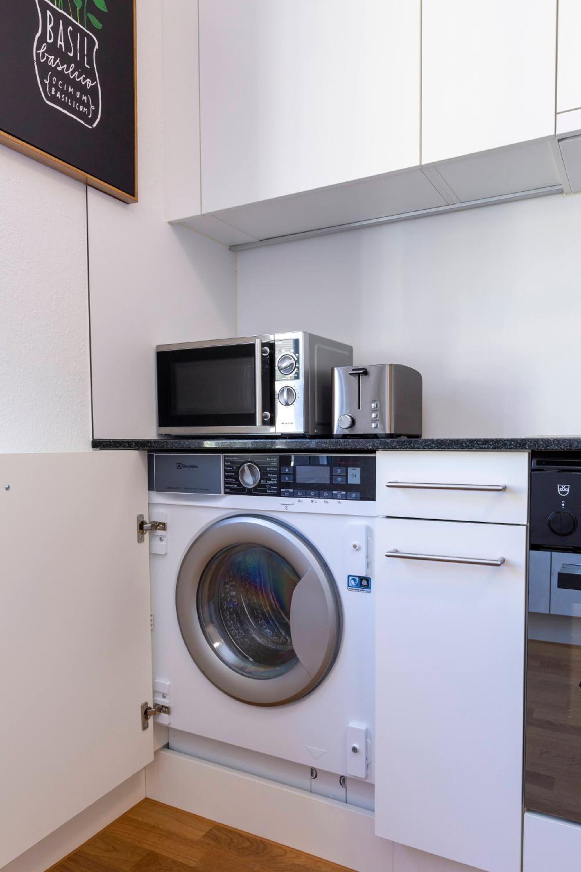 KAYA Zurich Apartment 4B - Downtown 2BR Deluxe Apt