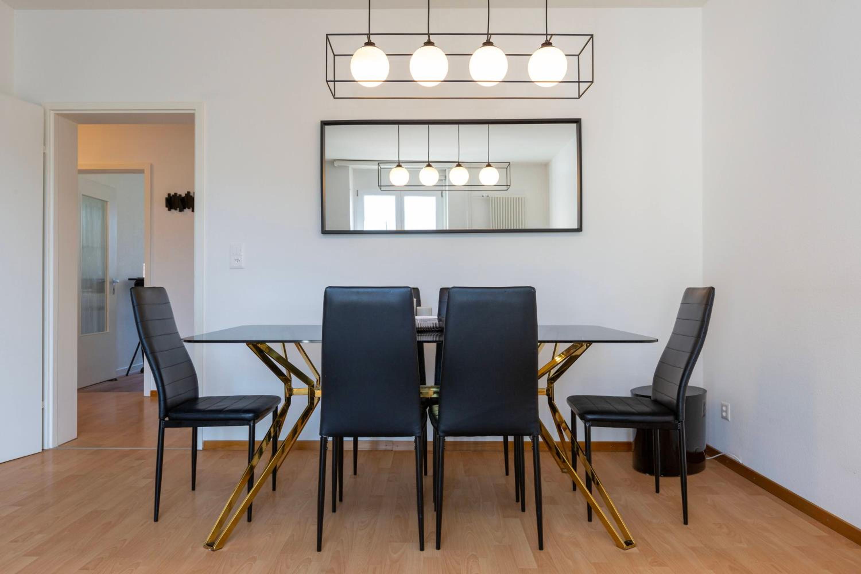 KAYA Zurich Apartment 4B - Downtown 2BR Deluxe Apt