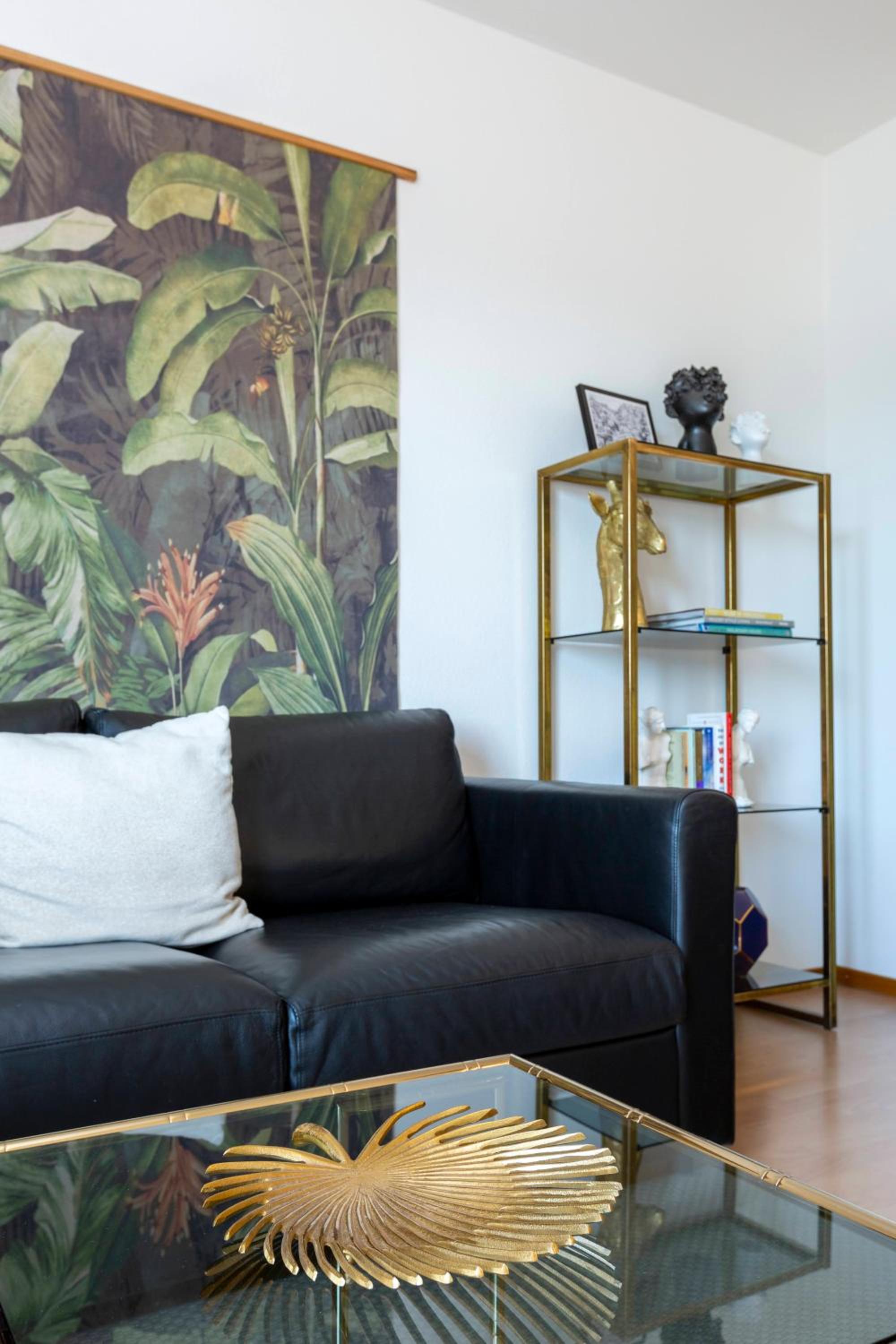 KAYA Zurich Apartment 4B - Downtown 2BR Deluxe Apt