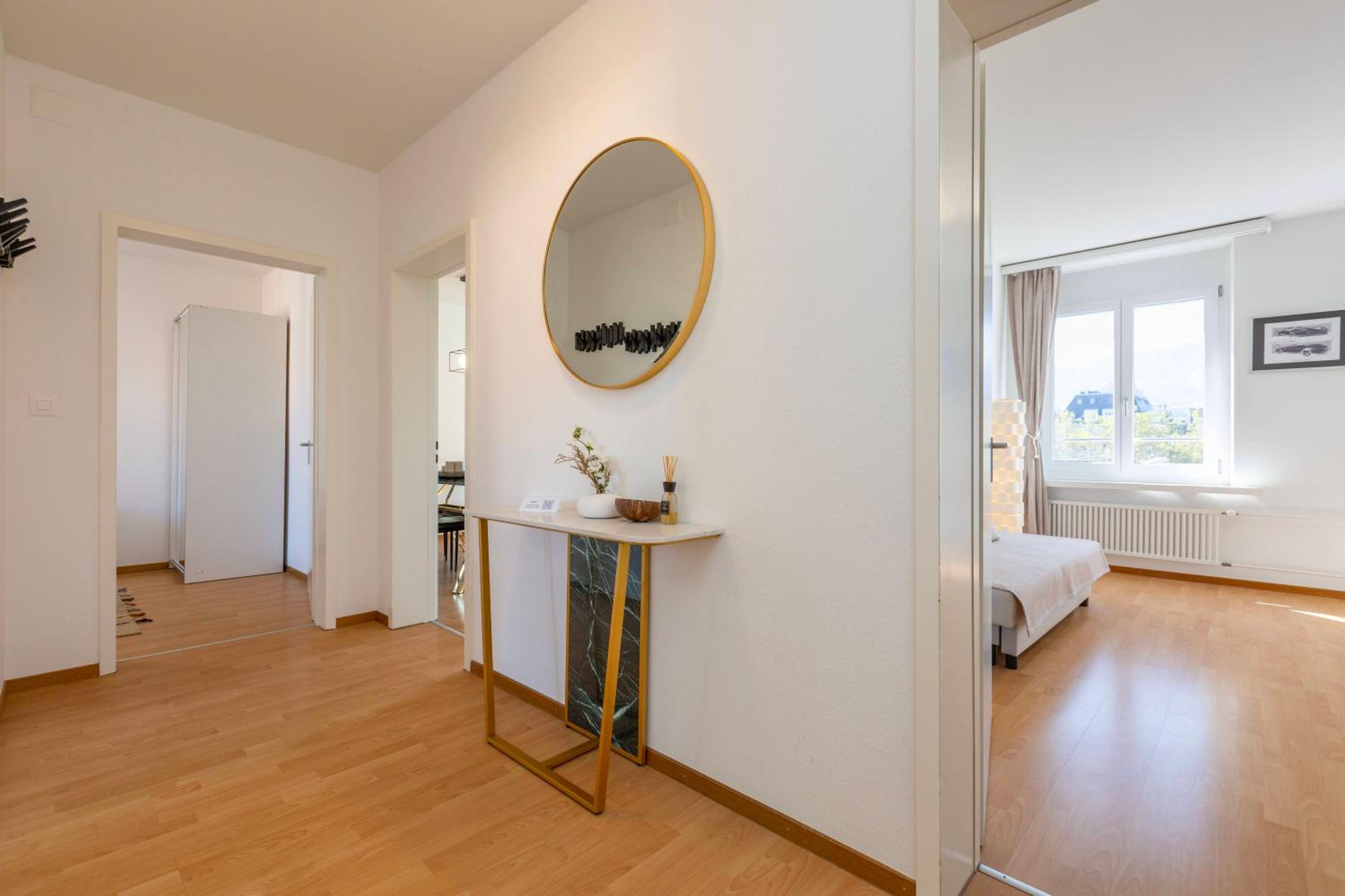 KAYA Zurich Apartment 4B - Downtown 2BR Deluxe Apt