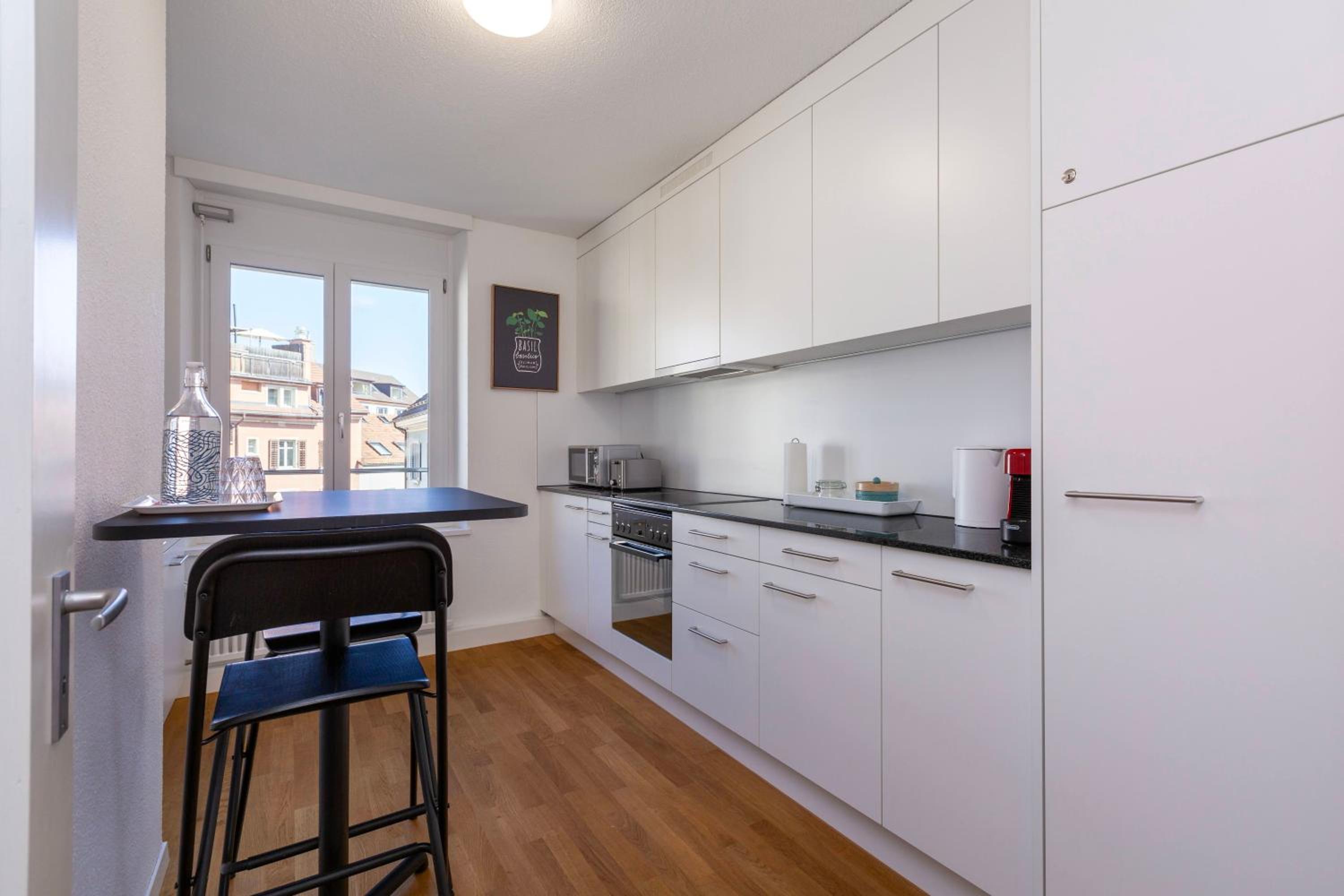 KAYA Zurich Apartment 4B - Downtown 2BR Deluxe Apt