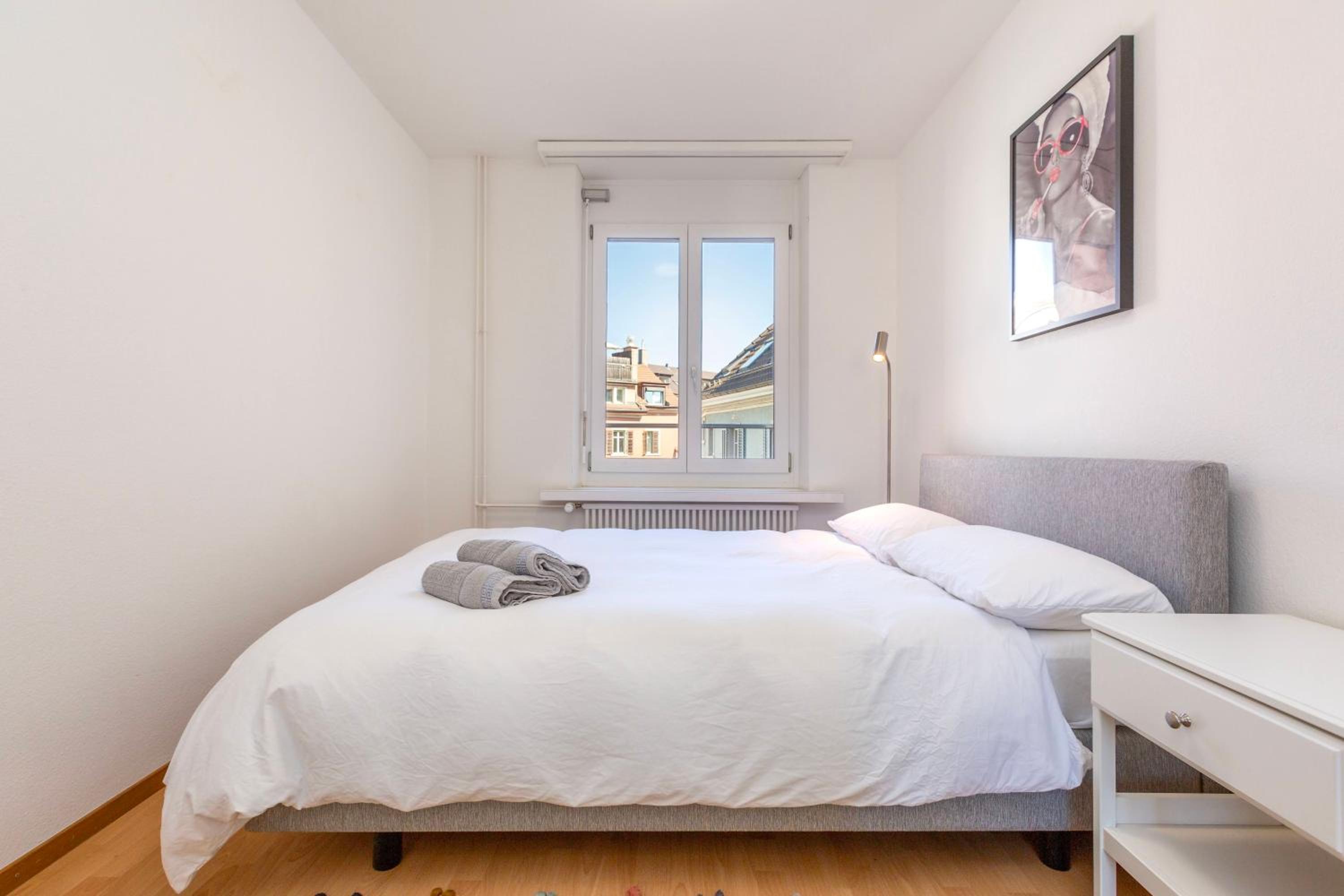 KAYA Zurich Apartment 4B - Downtown 2BR Deluxe Apt