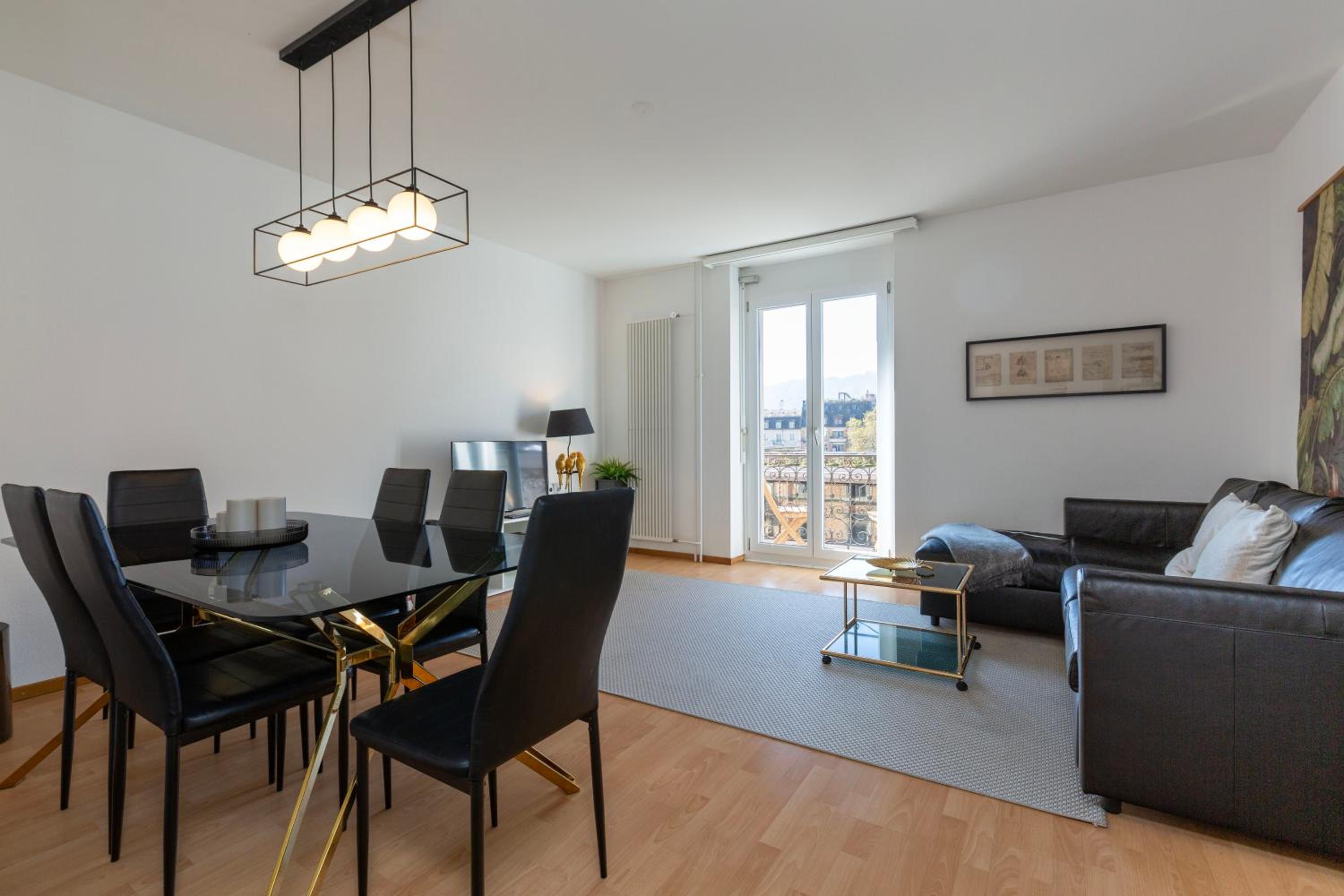 KAYA Zurich Apartment 4B - Downtown 2BR Deluxe Apt