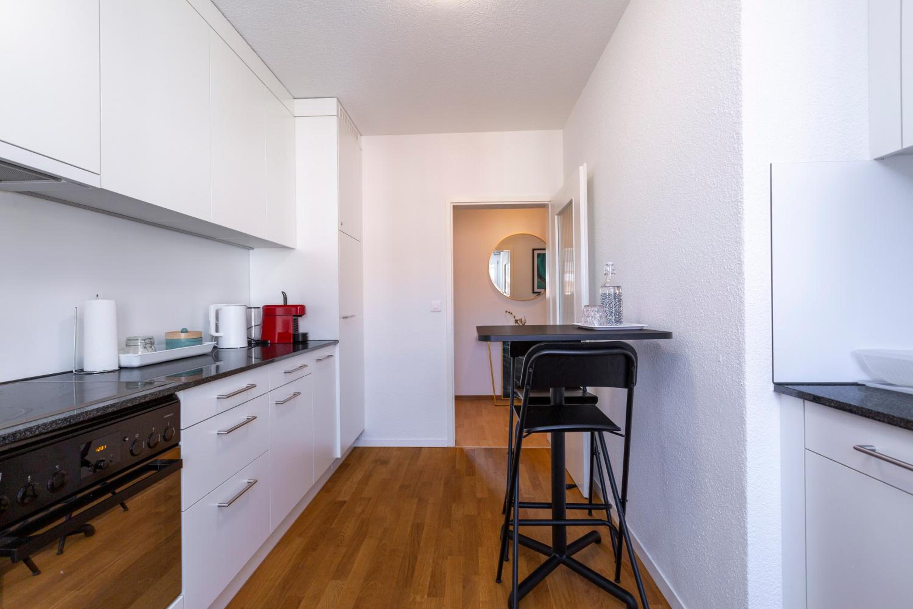 KAYA Zurich Apartment 4B - Downtown 2BR Deluxe Apt