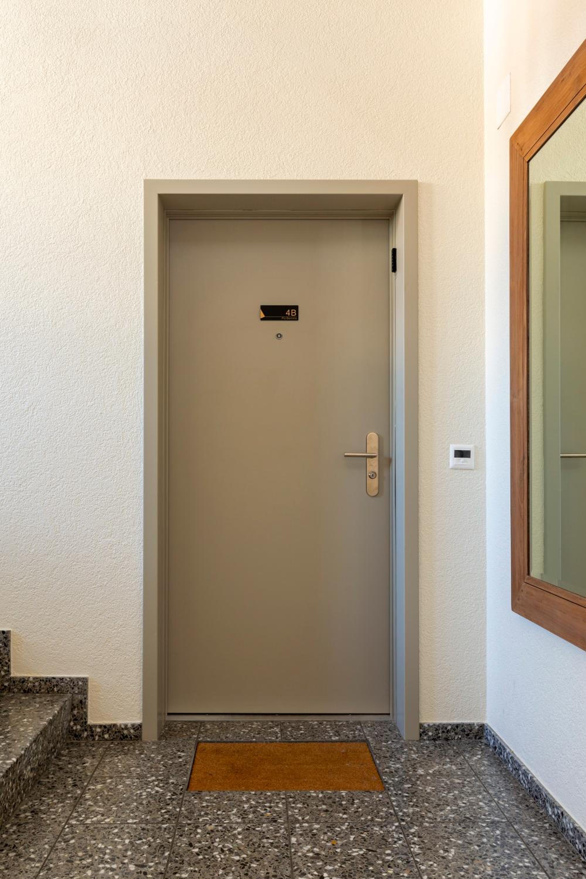 KAYA Zurich Apartment 4B - Downtown 2BR Deluxe Apt